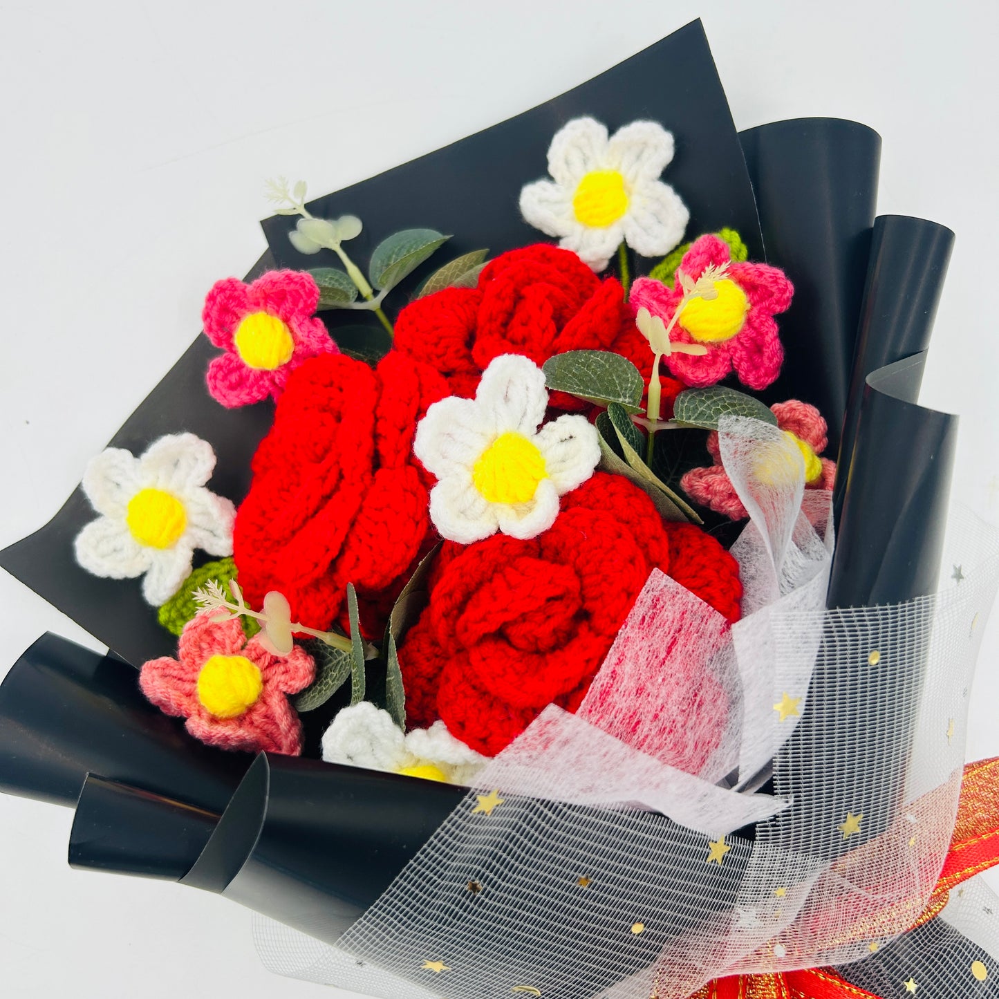 š¹ Handmade Crochet Rose Bouquet ā Knitted Red Roses & Daisies Gift for Valentineās Day, Anniversary, or Home DĆ©cor
