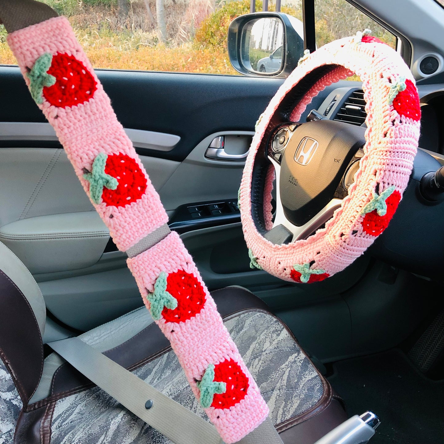 Steering Wheel Cover for women, Crochet cute kawaii Strawberry flower seat belt Cover, Car Accessories decorations