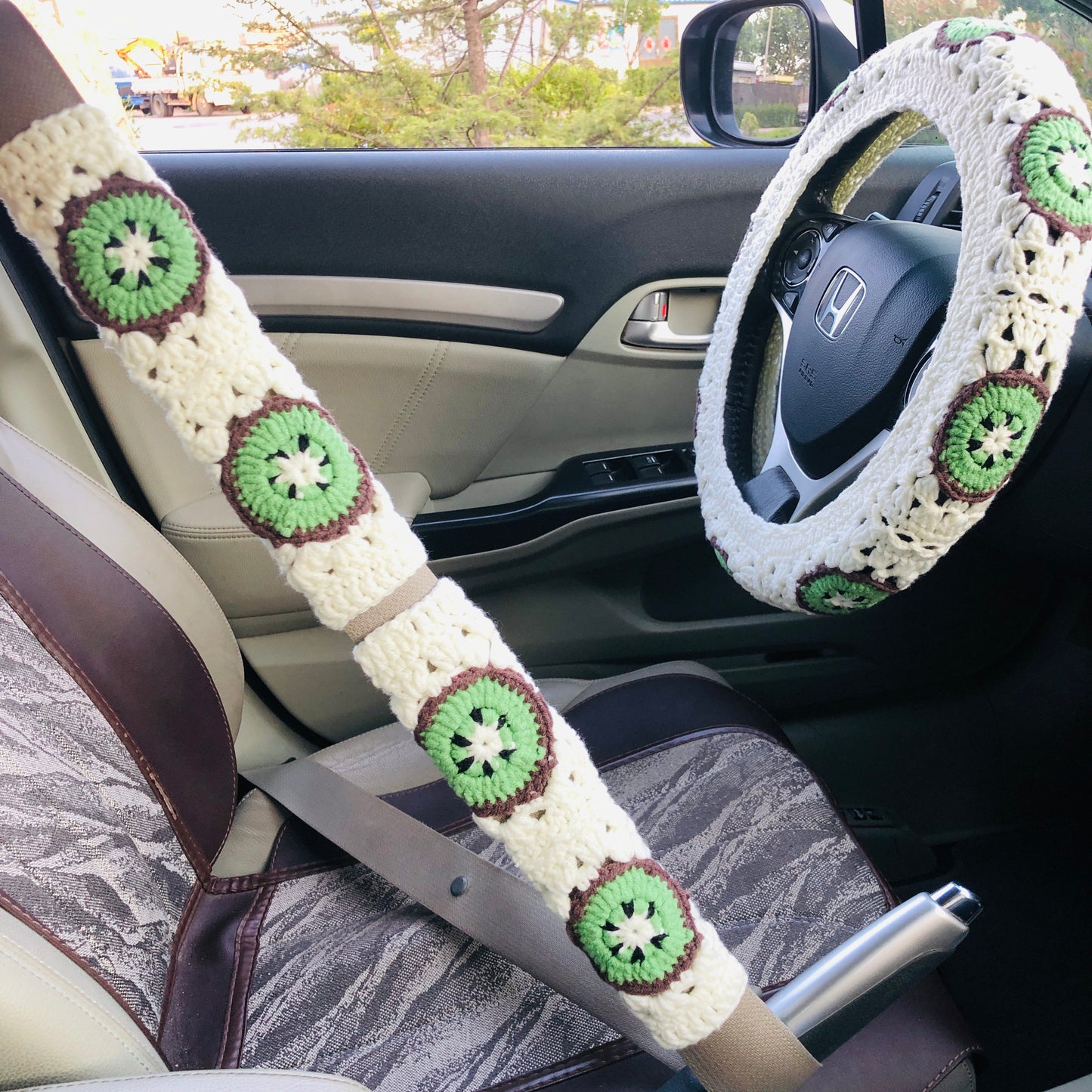 Steering Wheel Cover for women, Crochet cute kiwifruit flower seat belt Cover, Car Accessories decorations