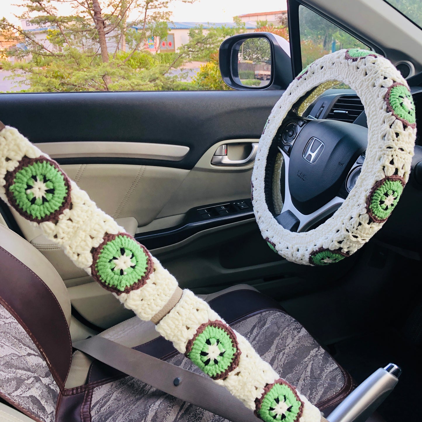 Steering Wheel Cover for women, Crochet cute kiwifruit flower seat belt Cover, Car Accessories decorations