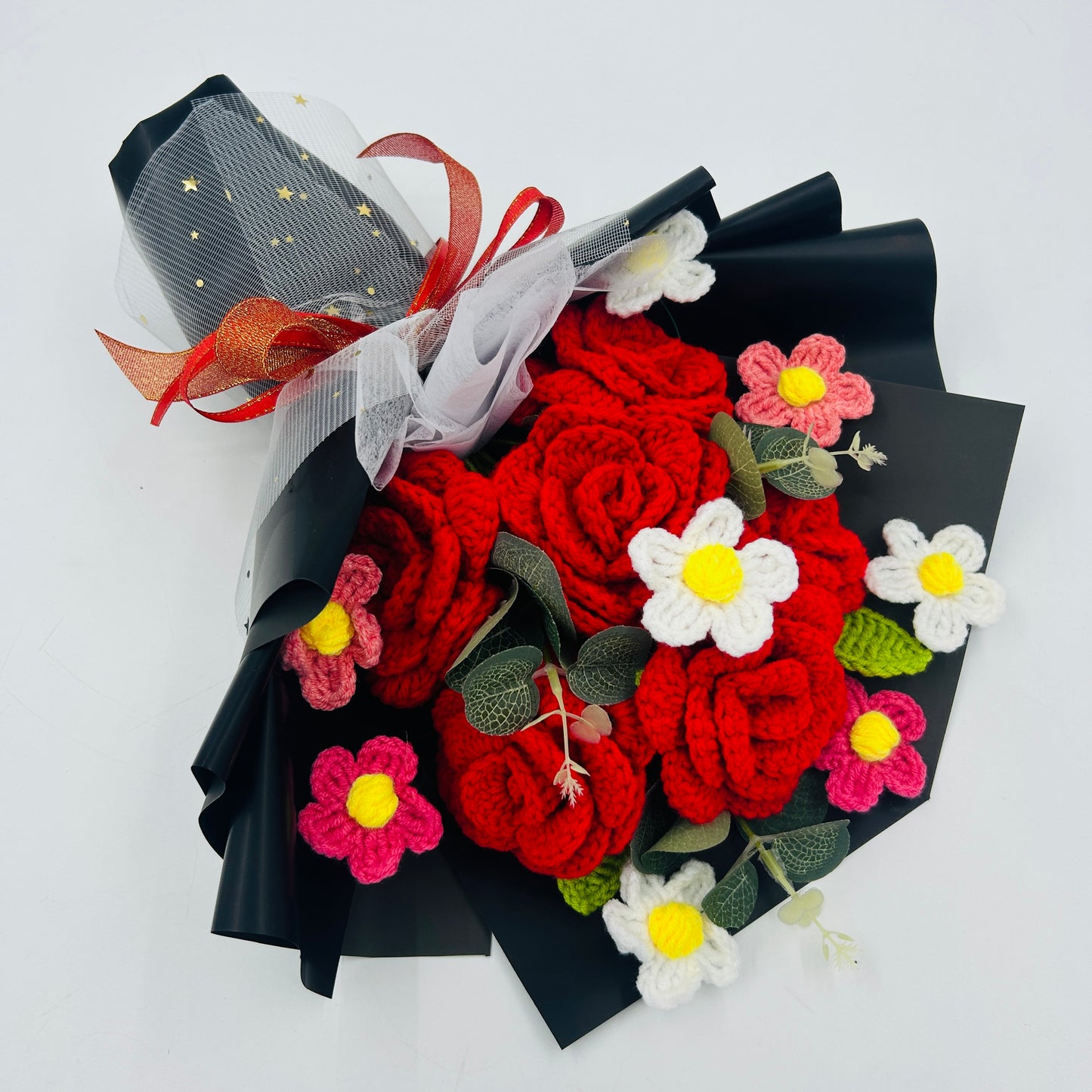 🌹 Handmade Crochet Rose Bouquet – Knitted Red Roses Daisies Gift for Valentine’s Day, Anniversary, or Home Décor