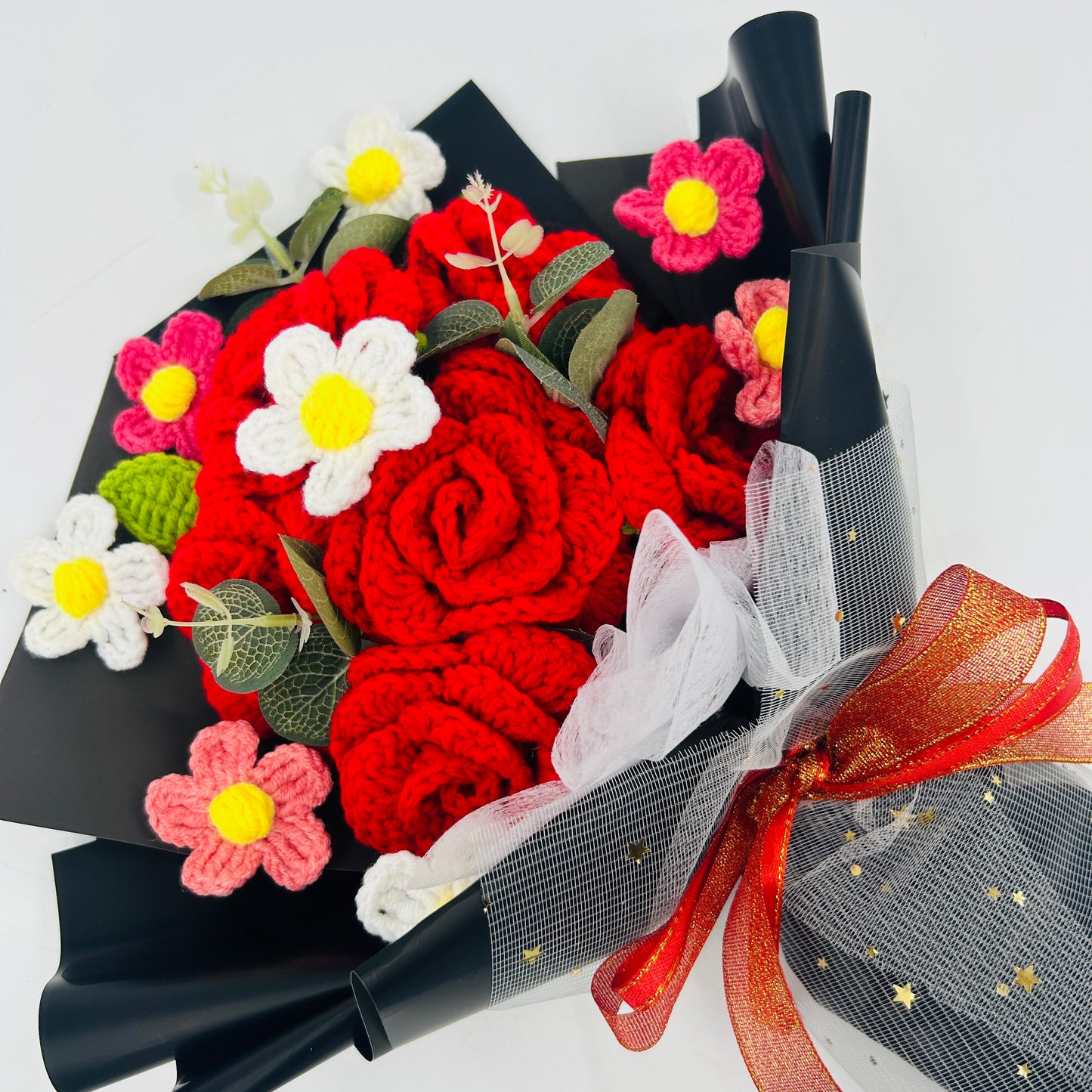 🌹 Handmade Crochet Rose Bouquet – Knitted Red Roses Daisies Gift for Valentine’s Day, Anniversary, or Home Décor