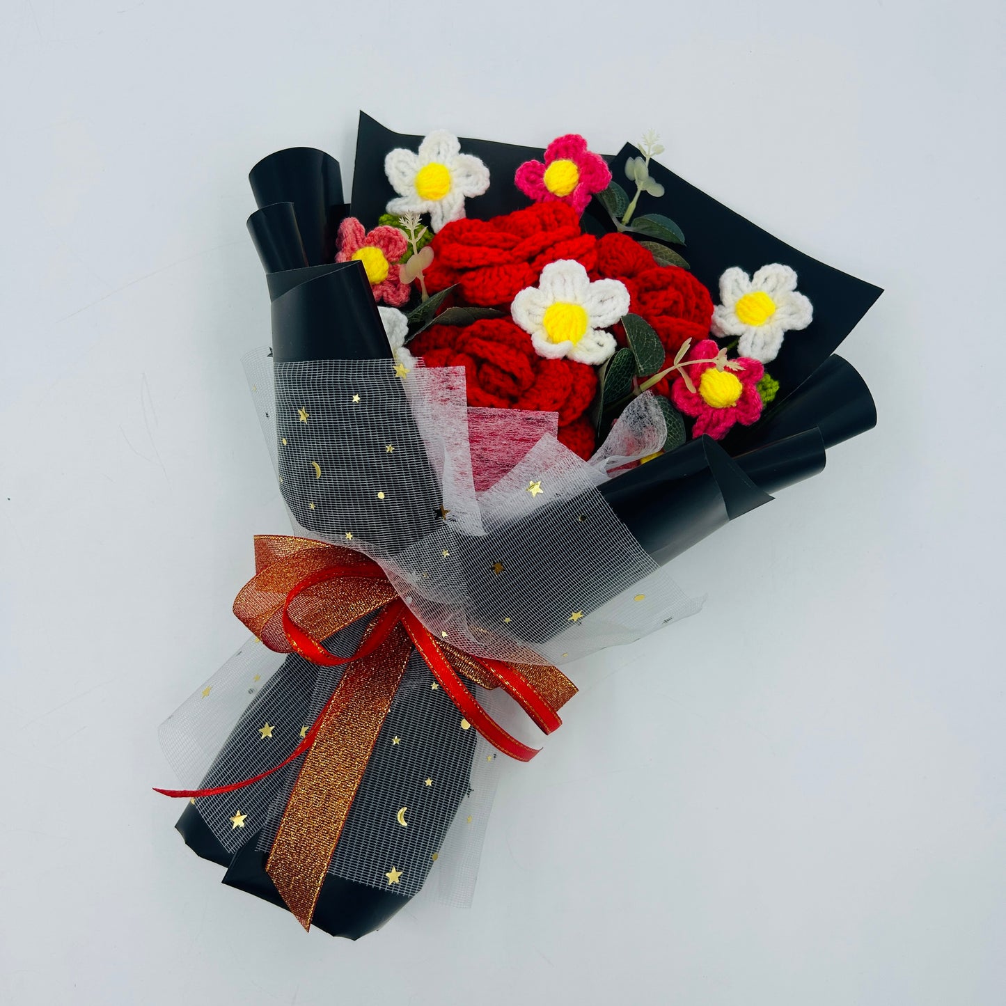 🌹 Handmade Crochet Rose Bouquet – Knitted Red Roses & Daisies Gift for Valentine’s Day, Anniversary, or Home Décor