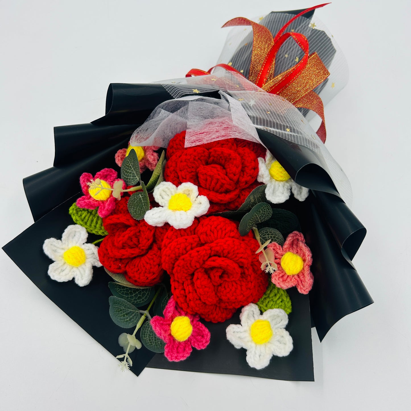 🌹 Handmade Crochet Rose Bouquet – Knitted Red Roses & Daisies Gift for Valentine’s Day, Anniversary, or Home Décor