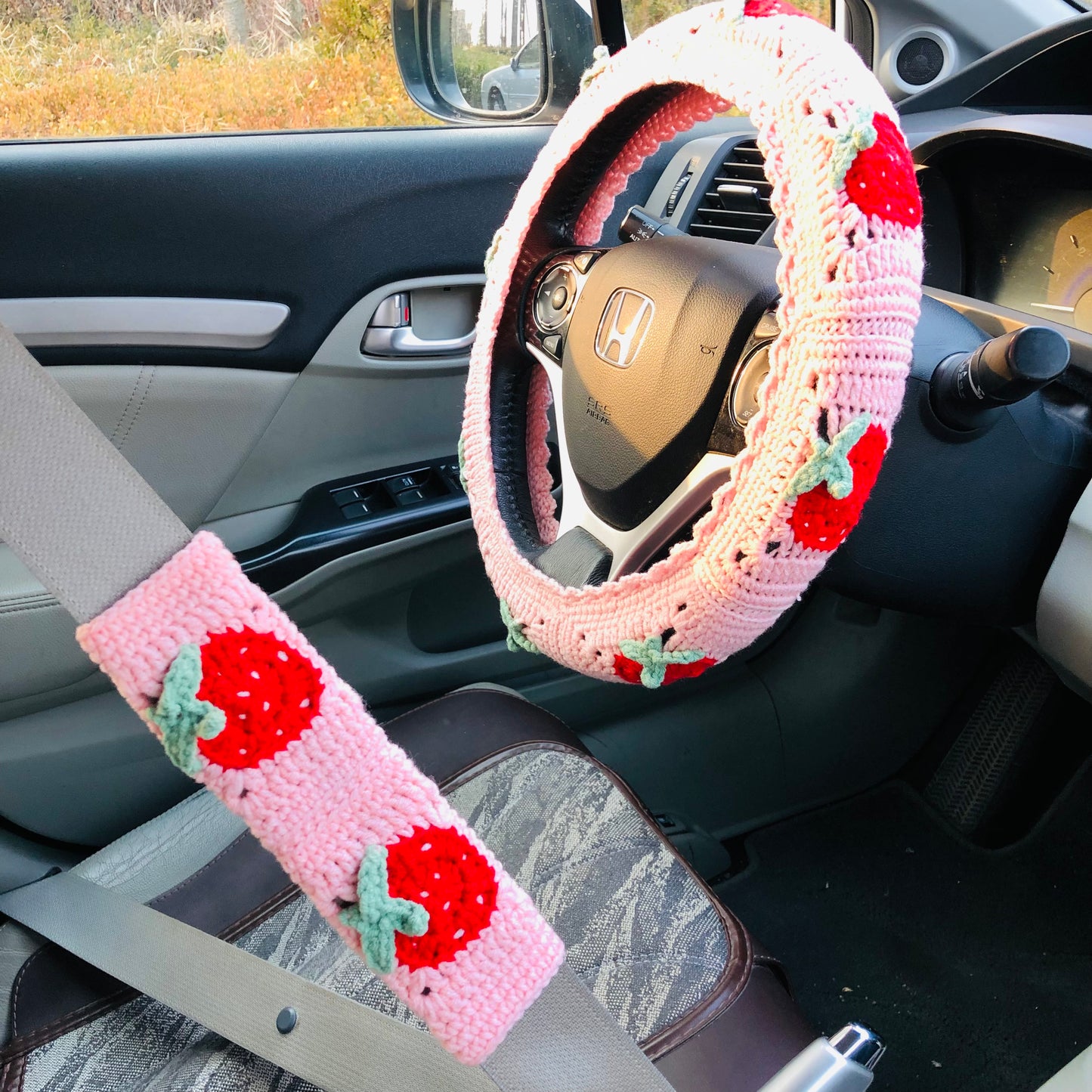 Steering Wheel Cover for women, Crochet cute kawaii Strawberry flower seat belt Cover, Car Accessories decorations