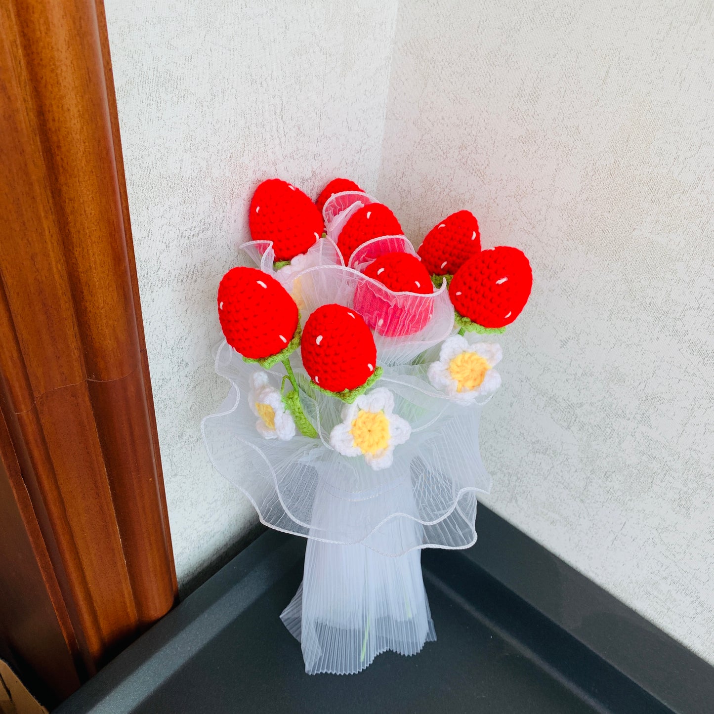 Crochet flowers strawberry flower ornaments, Handmade knitted Flower Bouquet A bunch of flower