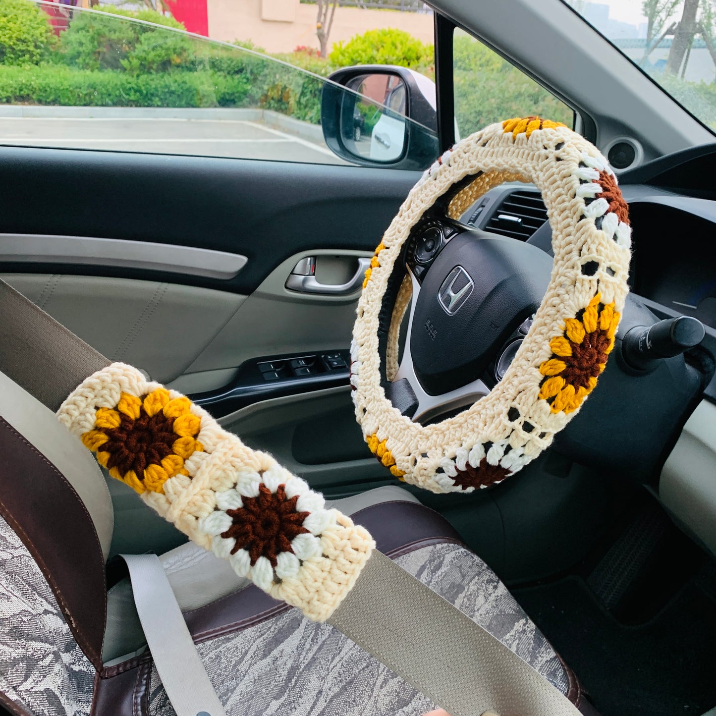 Steering Wheel Cover for women, Crochet cute daisy flower seat belt Cover, kawaii handmade Car interior Accessories decorations