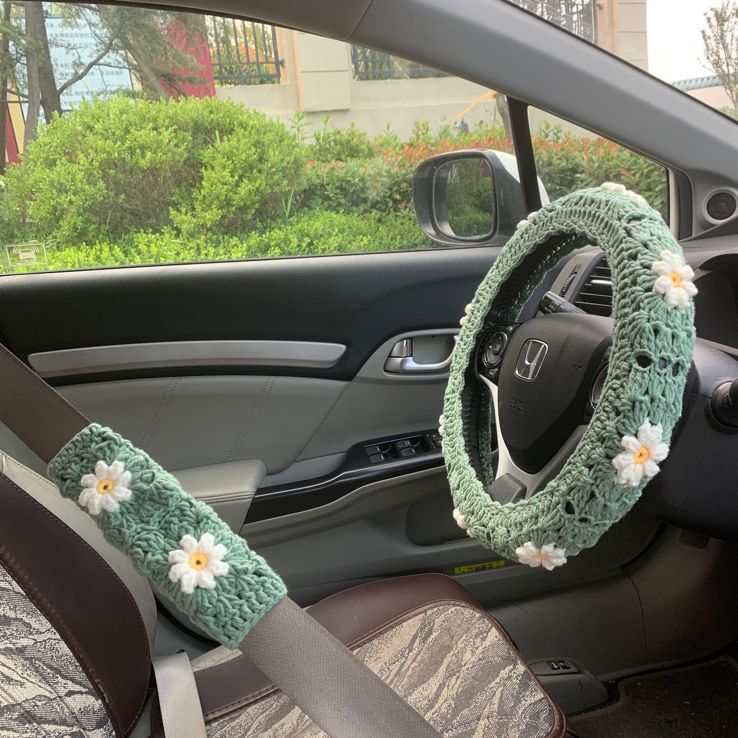 Handmade crochet Steering Wheel Cover for women, cute daisy flower seat belt Cover, Car interior Accessories decorations