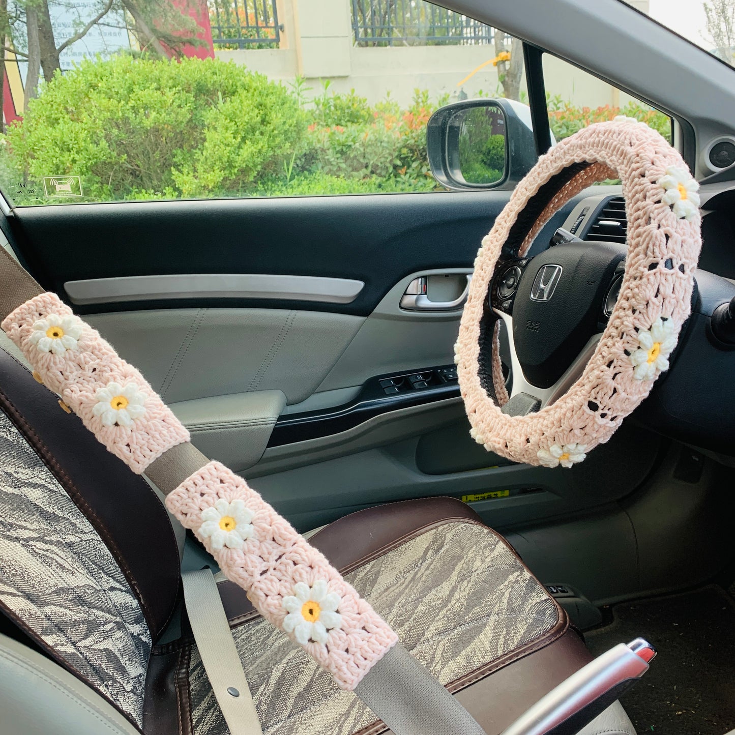 Handmade crochet Steering Wheel Cover for women, cute daisy flower seat belt Cover, Car interior Accessories decorations