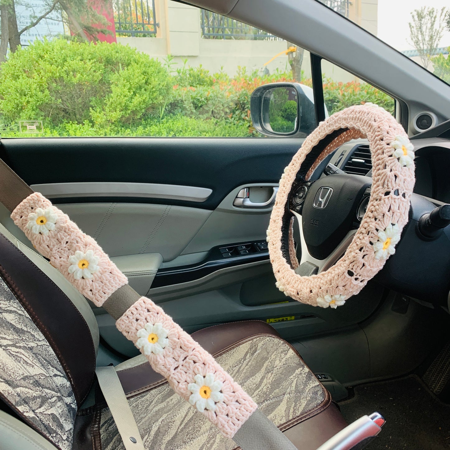 Handmade crochet Steering Wheel Cover for women, cute daisy flower seat belt Cover, Car interior Accessories decorations