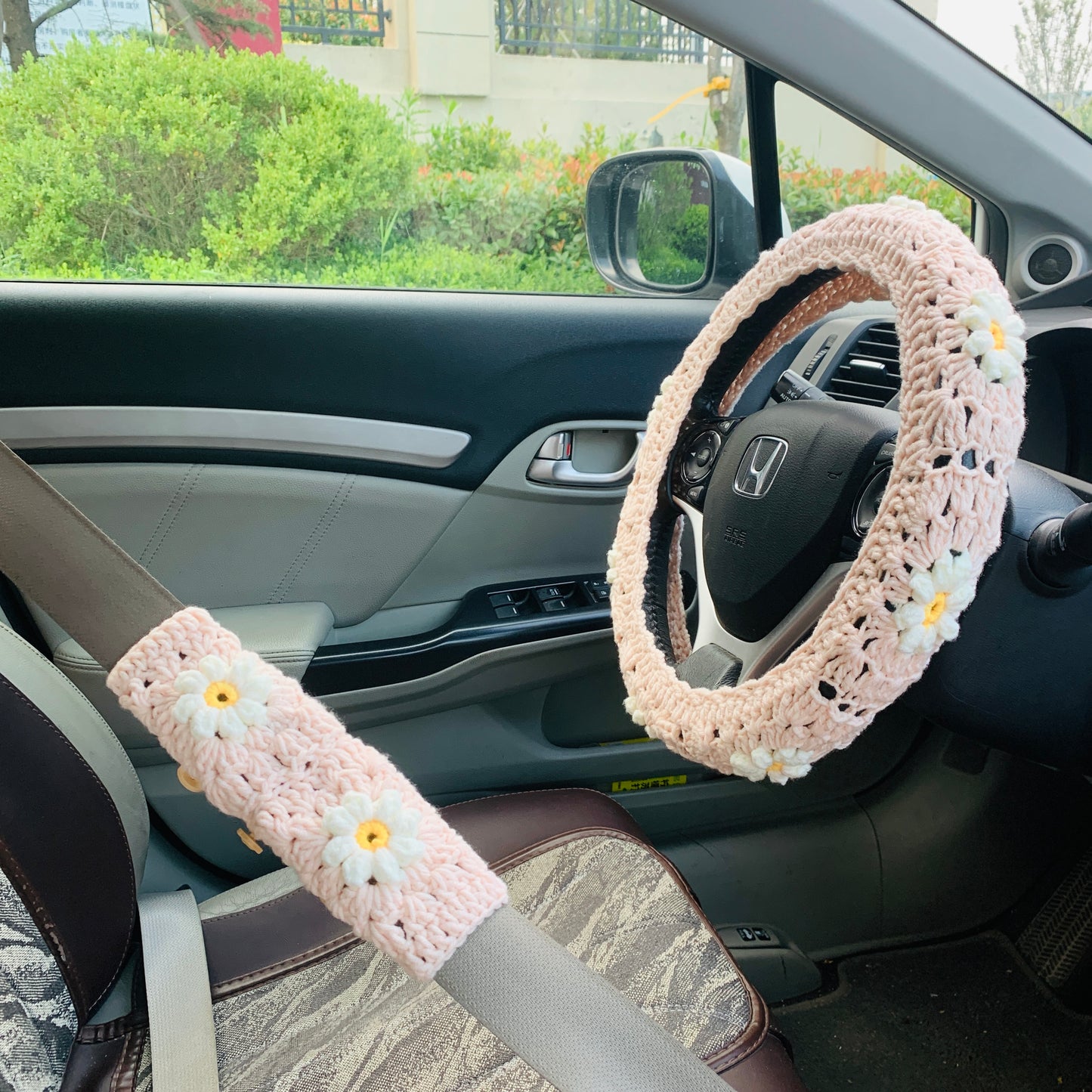 Handmade crochet Steering Wheel Cover for women, cute daisy flower seat belt Cover, Car interior Accessories decorations