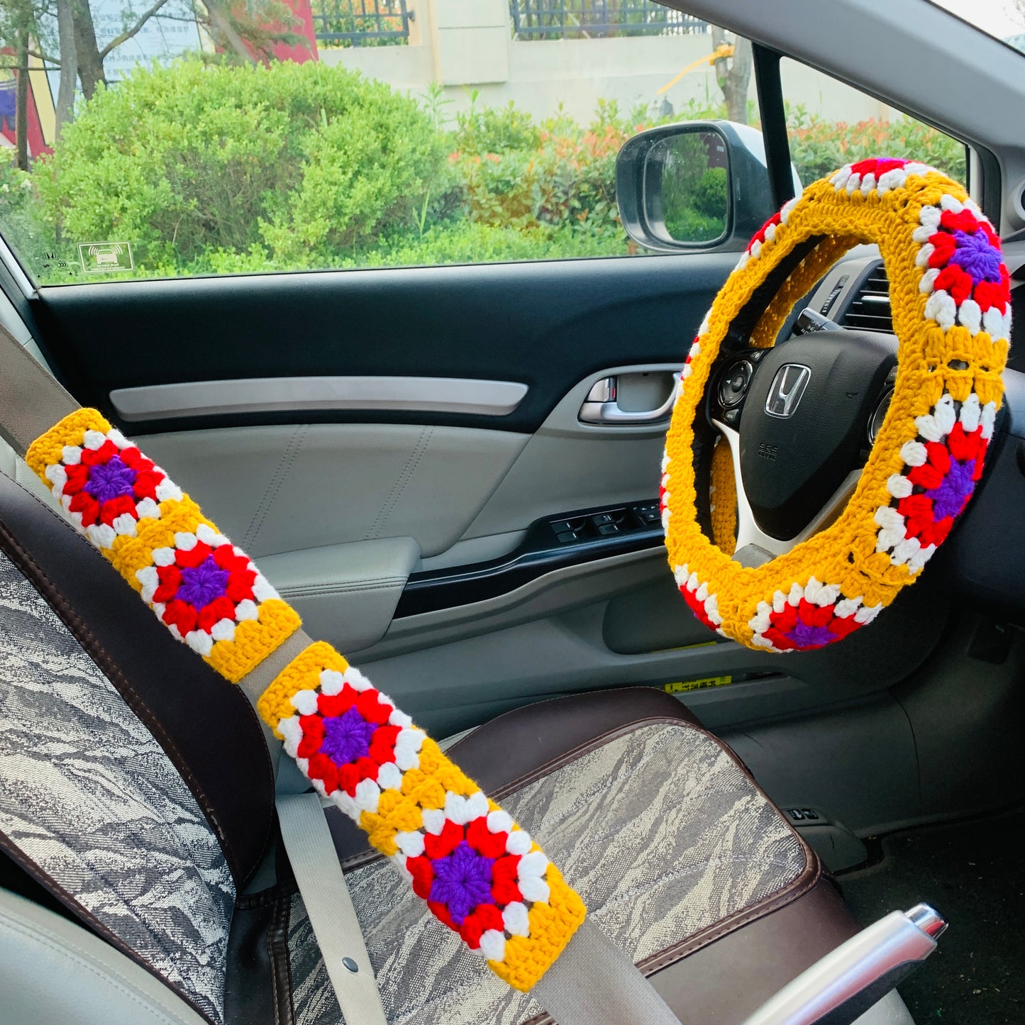 Handmade crochet Steering Wheel Cover for women, cute flower daisy seat belt Cover, Car interior Accessories decorations