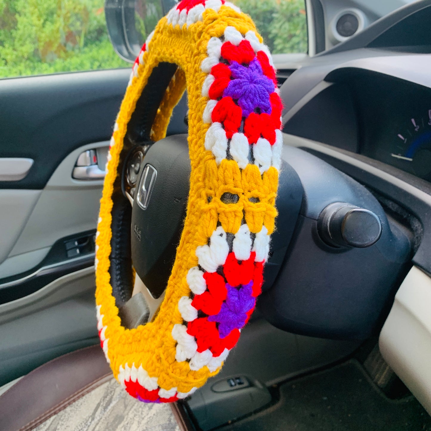 Handmade crochet Steering Wheel Cover for women, cute flower daisy seat belt Cover, Car interior Accessories decorations