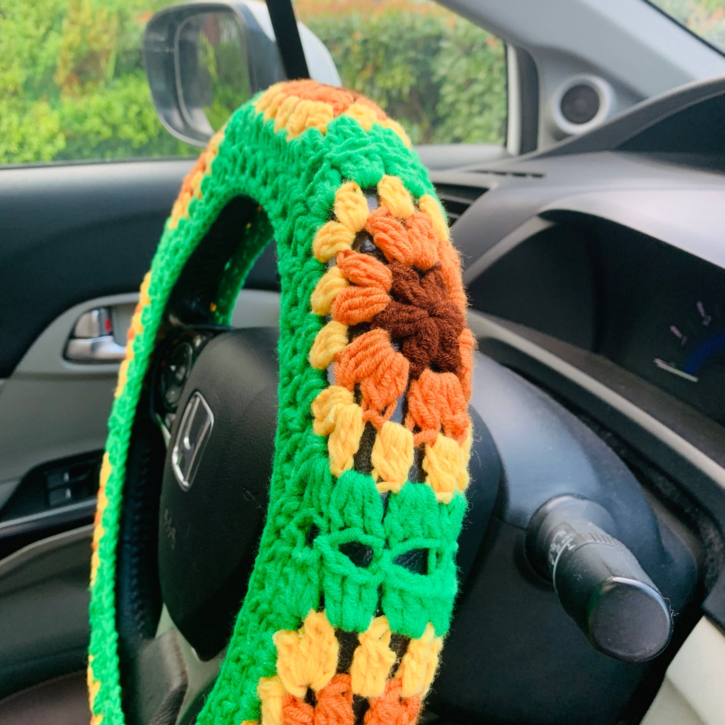 Handmade crochet Steering Wheel Cover for women, cute daisy flower seat belt Cover, Car interior Accessories decorations car gift