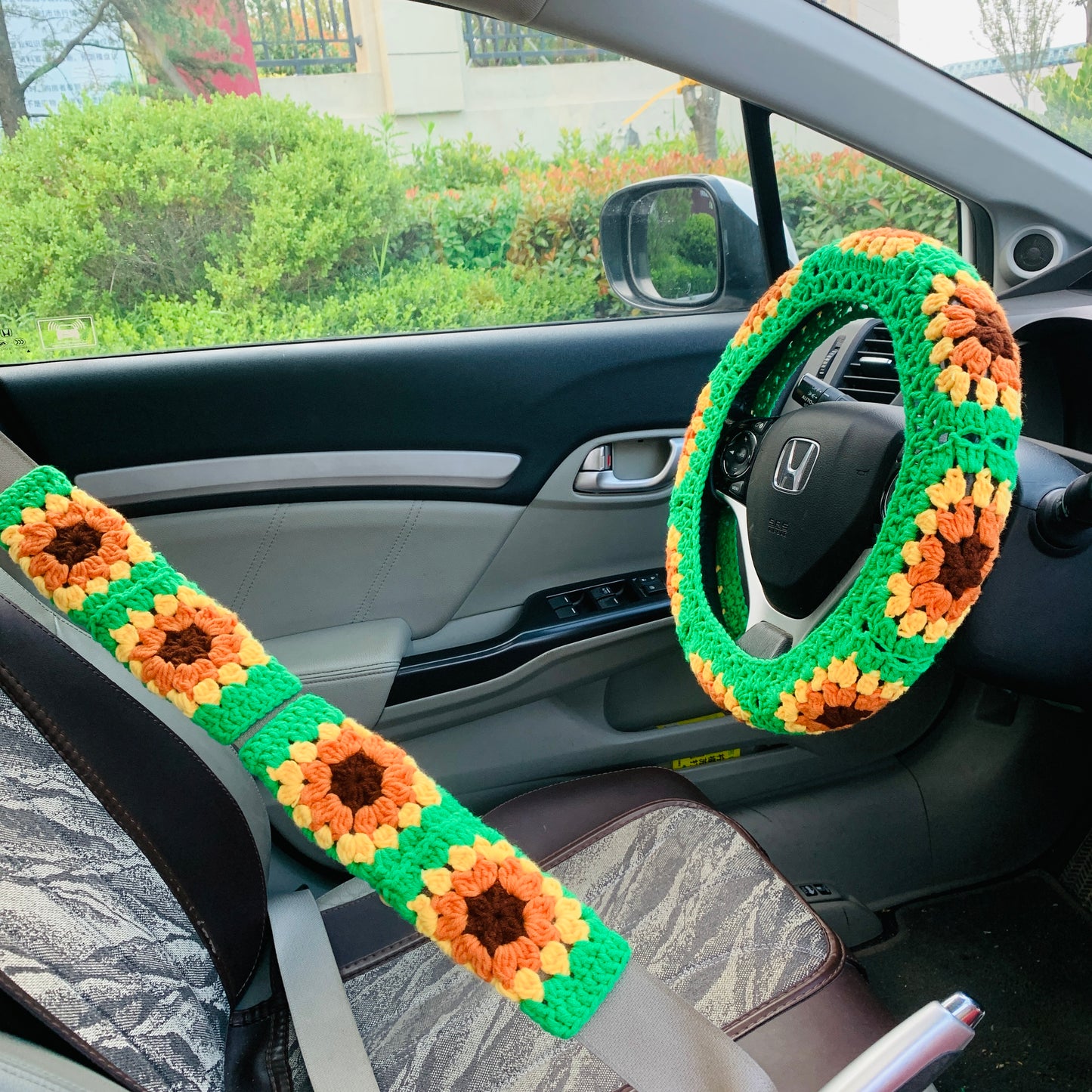 Handmade crochet Steering Wheel Cover for women, cute daisy flower seat belt Cover, Car interior Accessories decorations car gift