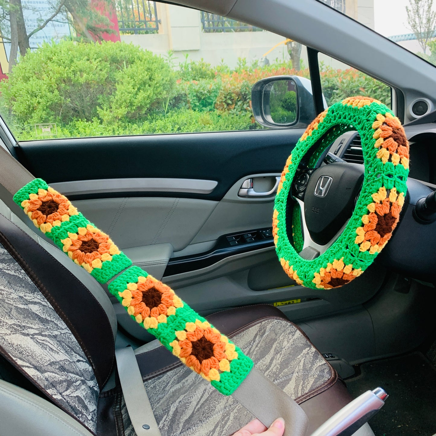 Handmade crochet Steering Wheel Cover for women, cute daisy flower seat belt Cover, Car interior Accessories decorations car gift