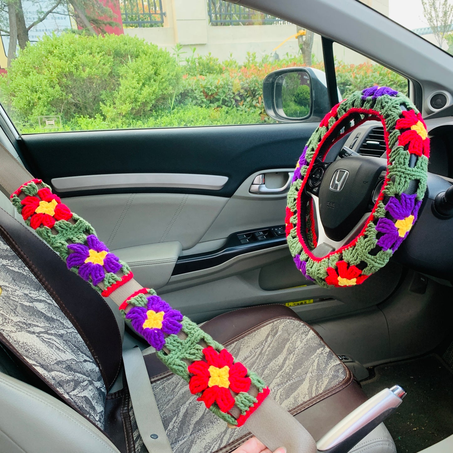 Handmade Steering Wheel Cover for women, cute daisy flower crochet seat belt Cover, Car interior Accessories decorations