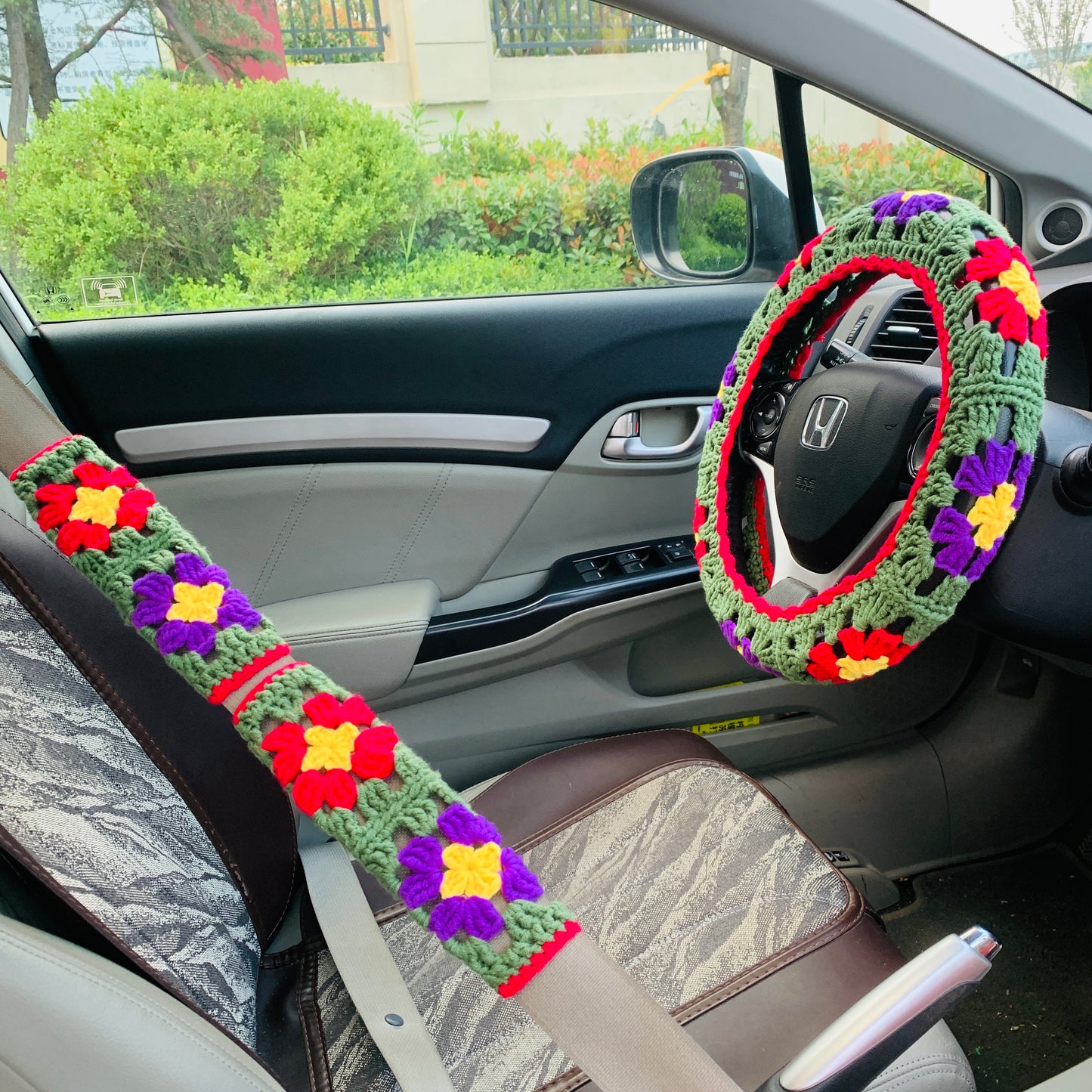 Handmade Steering Wheel Cover for women, cute daisy flower crochet seat belt Cover, Car interior Accessories decorations