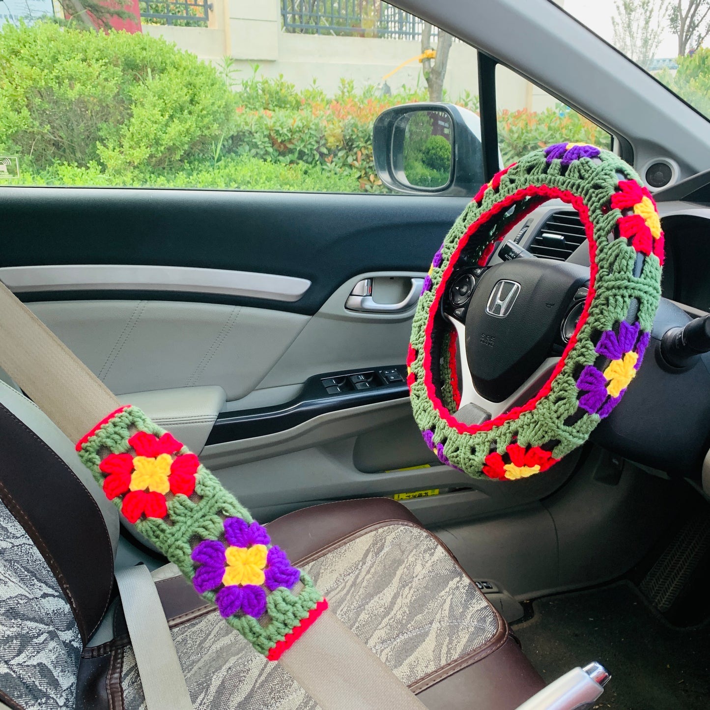 Handmade Steering Wheel Cover for women, cute daisy flower crochet seat belt Cover, Car interior Accessories decorations