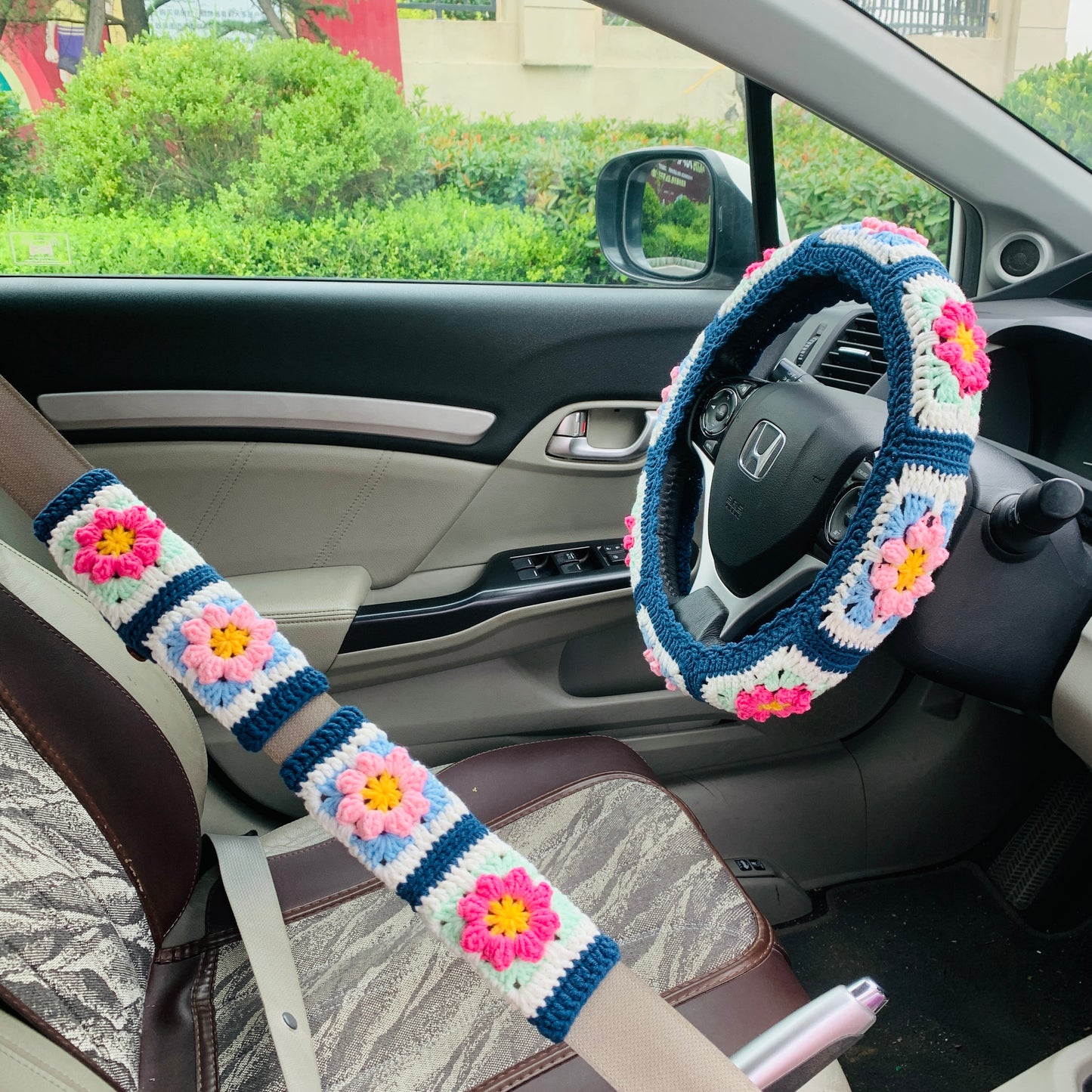 Handmade crochet Steering Wheel Cover for women, cute kawaii daisy flower seat belt Cover, Car interior Accessories decorations