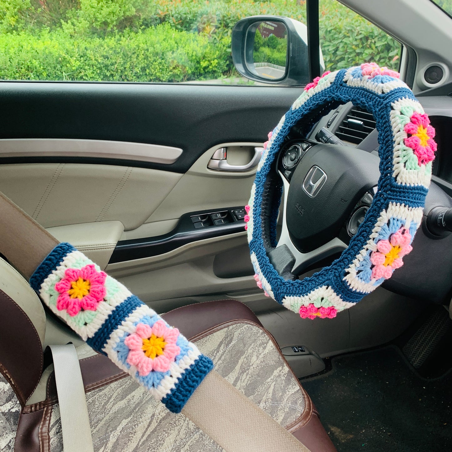 Handmade crochet Steering Wheel Cover for women, cute kawaii daisy flower seat belt Cover, Car interior Accessories decorations