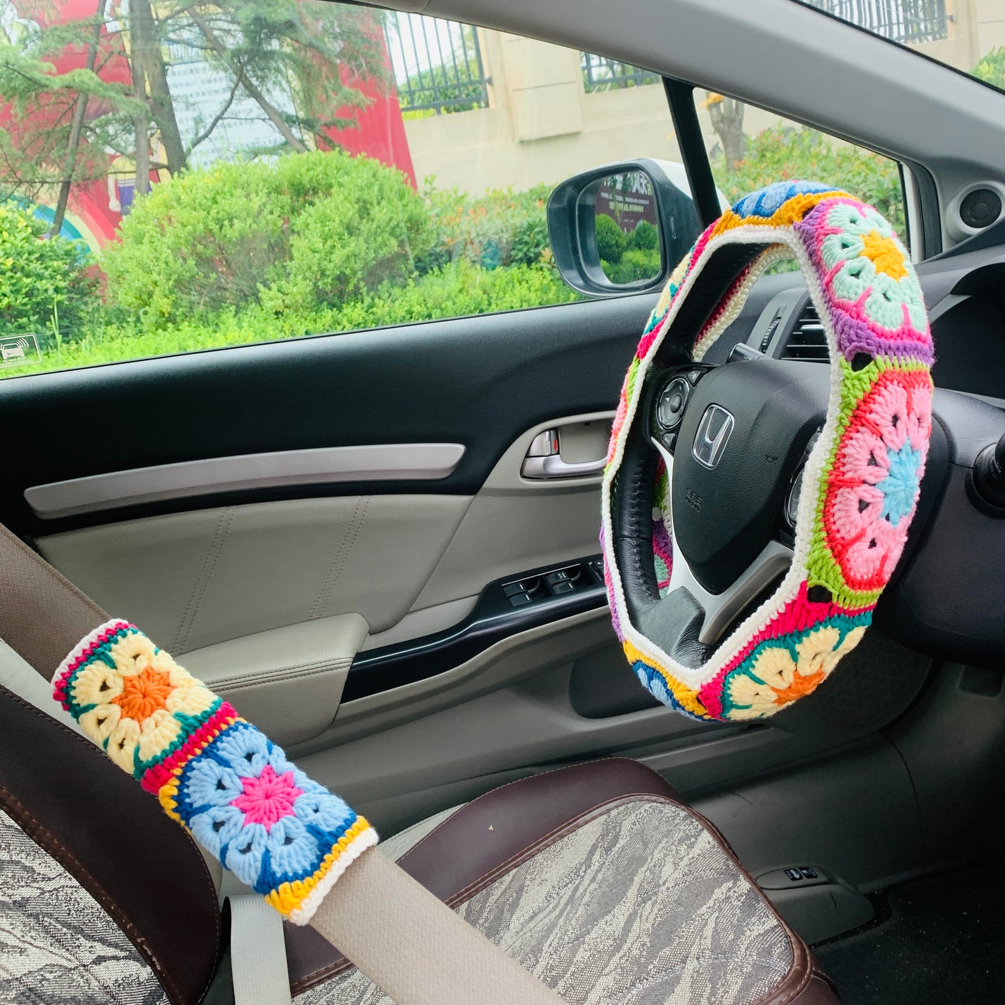 Handmade crochet Steering Wheel Cover for women, cute daisy colorful flower seat belt Cover, Car interior Accessories decorations