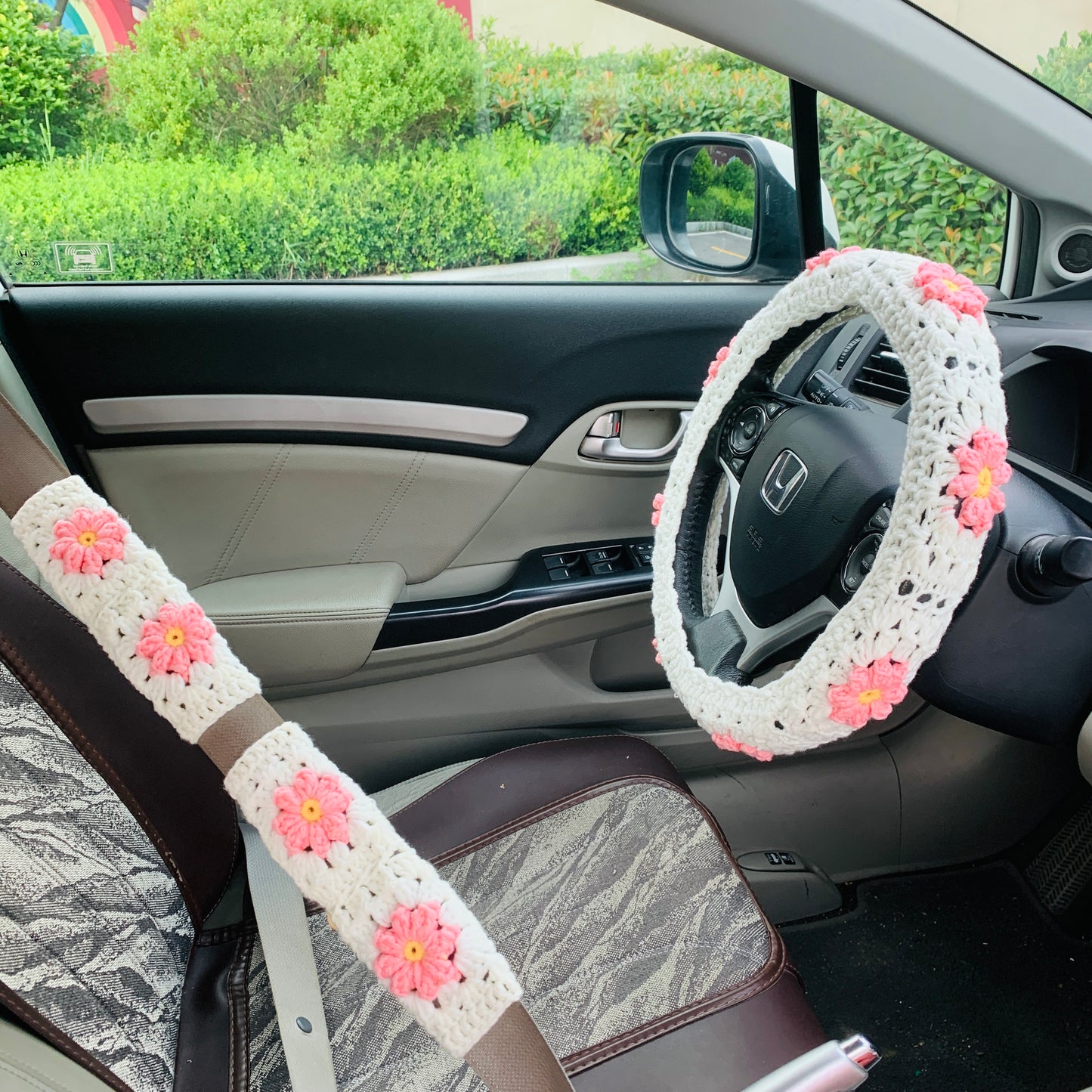 Handmade crochet Steering Wheel Cover for women, cute daisy flower seat belt Cover, Car interior Accessories decorations gift