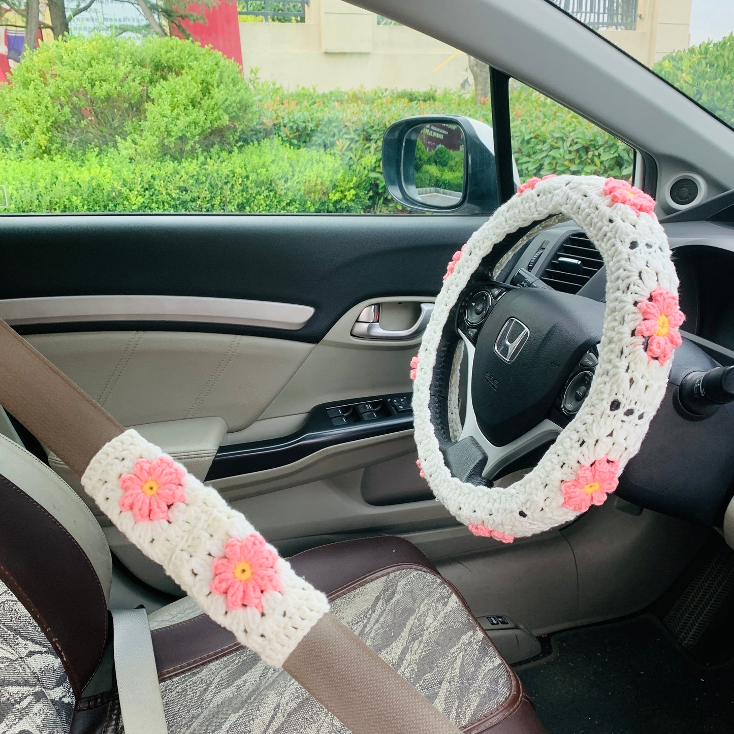 Handmade crochet Steering Wheel Cover for women, cute daisy flower seat belt Cover, Car interior Accessories decorations gift