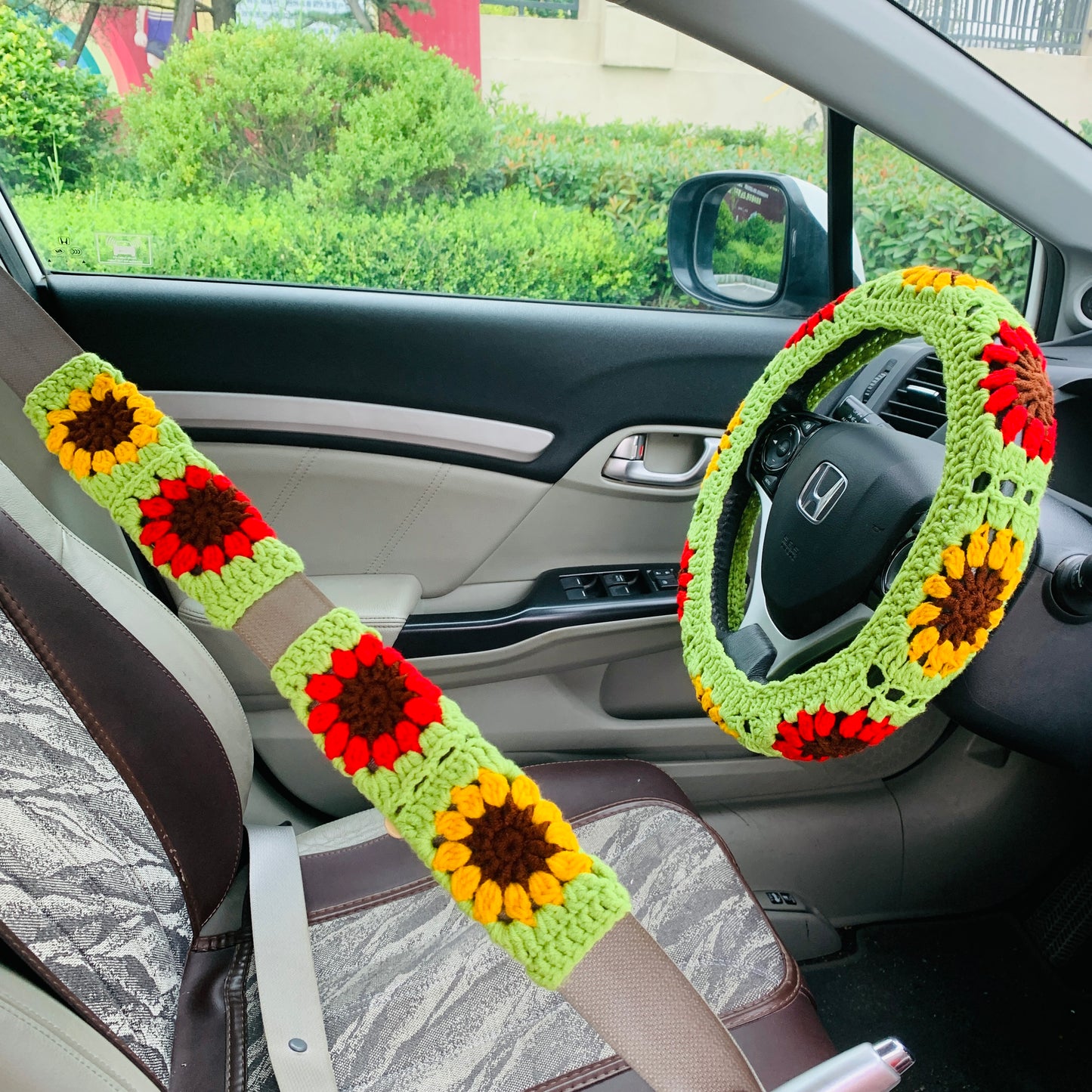 Handmade crochet Steering Wheel Cover for women, cute daisy flower seat belt Cover, Car interior Accessories decorations car gift