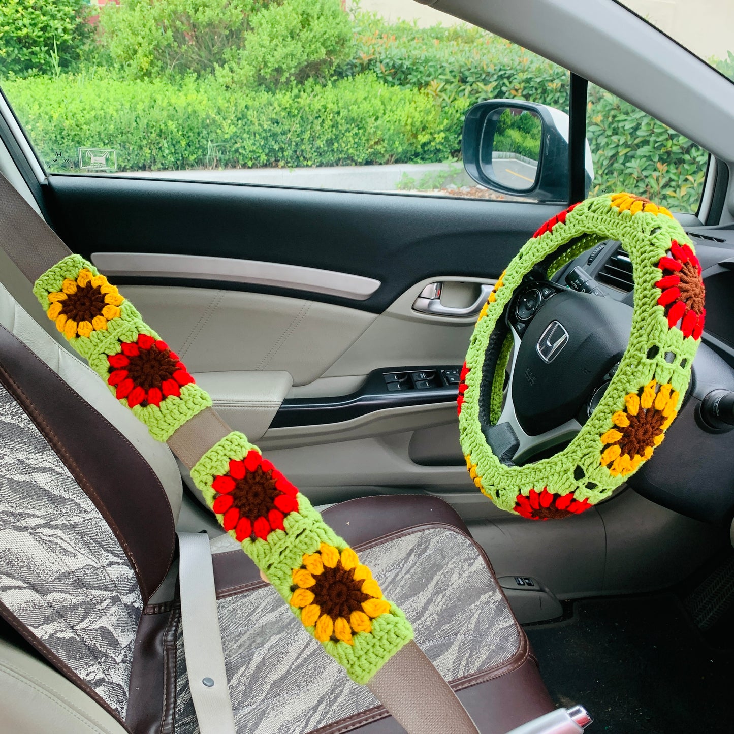 Handmade crochet Steering Wheel Cover for women, cute daisy flower seat belt Cover, Car interior Accessories decorations car gift