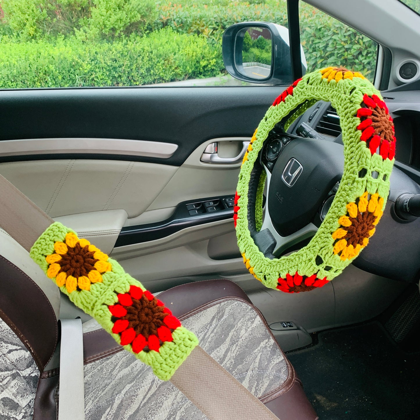 Handmade crochet Steering Wheel Cover for women, cute daisy flower seat belt Cover, Car interior Accessories decorations car gift