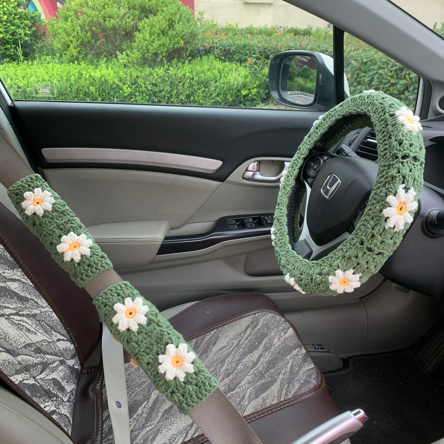 Handmade crochet Steering Wheel Cover for women, cute daisy flower seat belt Cover, Car interior Accessories decorations car gift