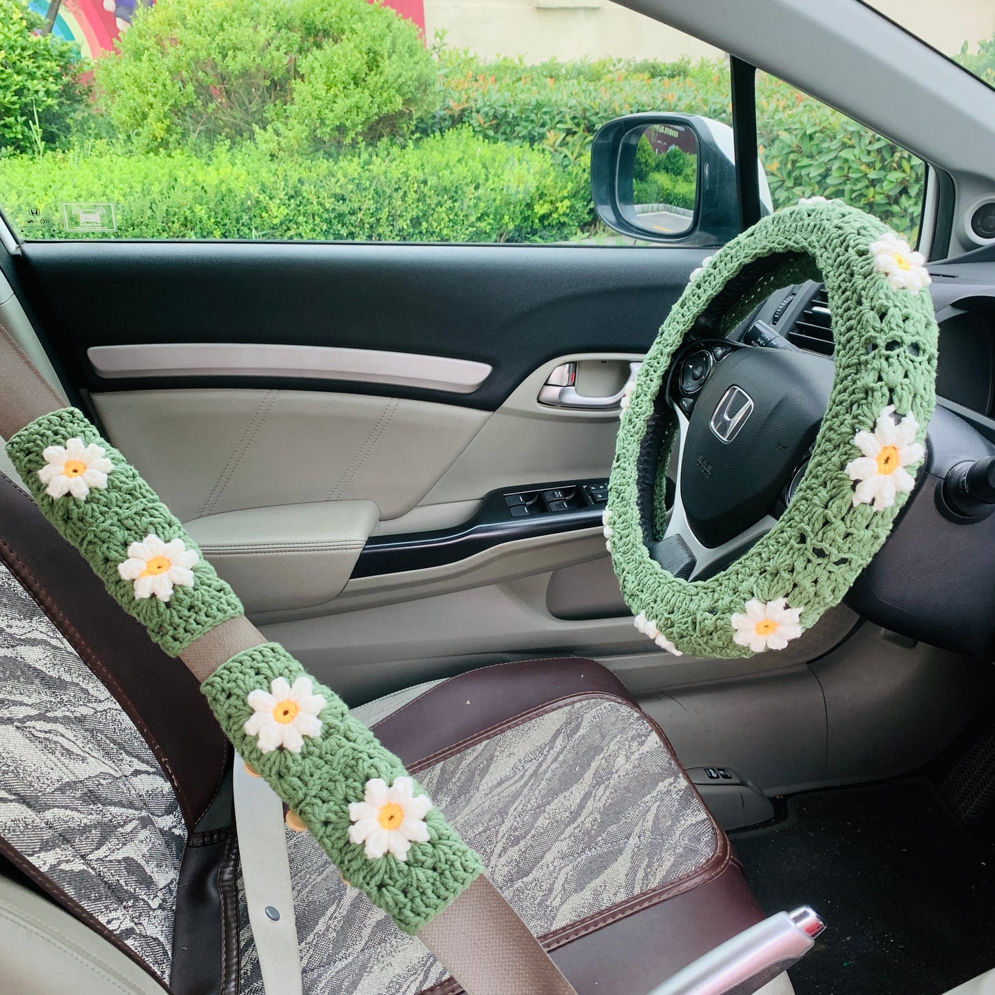 Handmade crochet Steering Wheel Cover for women, cute daisy flower seat belt Cover, Car interior Accessories decorations car gift