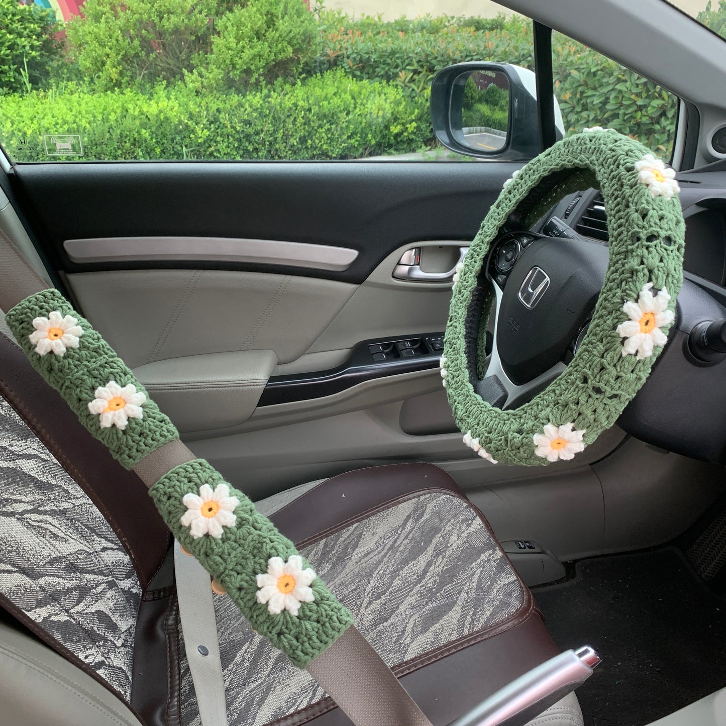 Handmade crochet Steering Wheel Cover for women, cute daisy flower seat belt Cover, Car interior Accessories decorations car gift