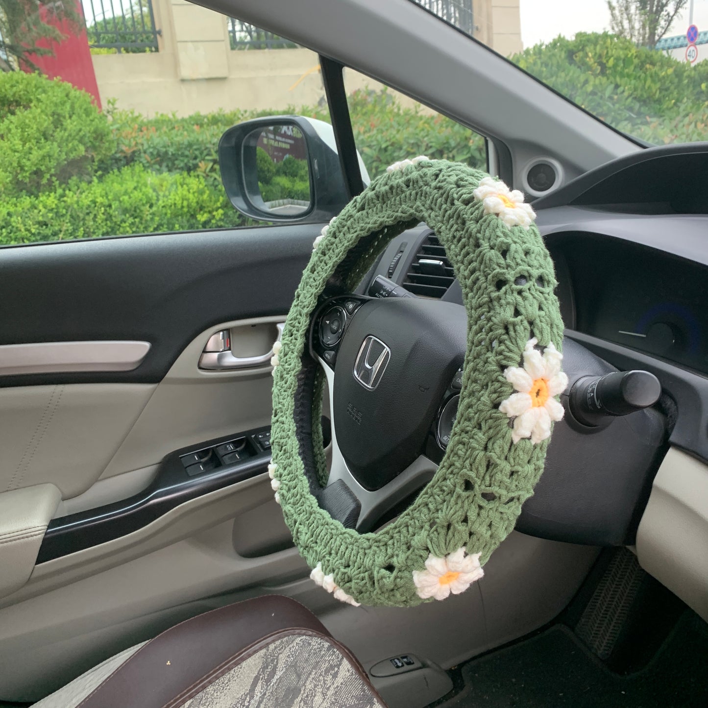 Handmade crochet Steering Wheel Cover for women, cute daisy flower seat belt Cover, Car interior Accessories decorations car gift