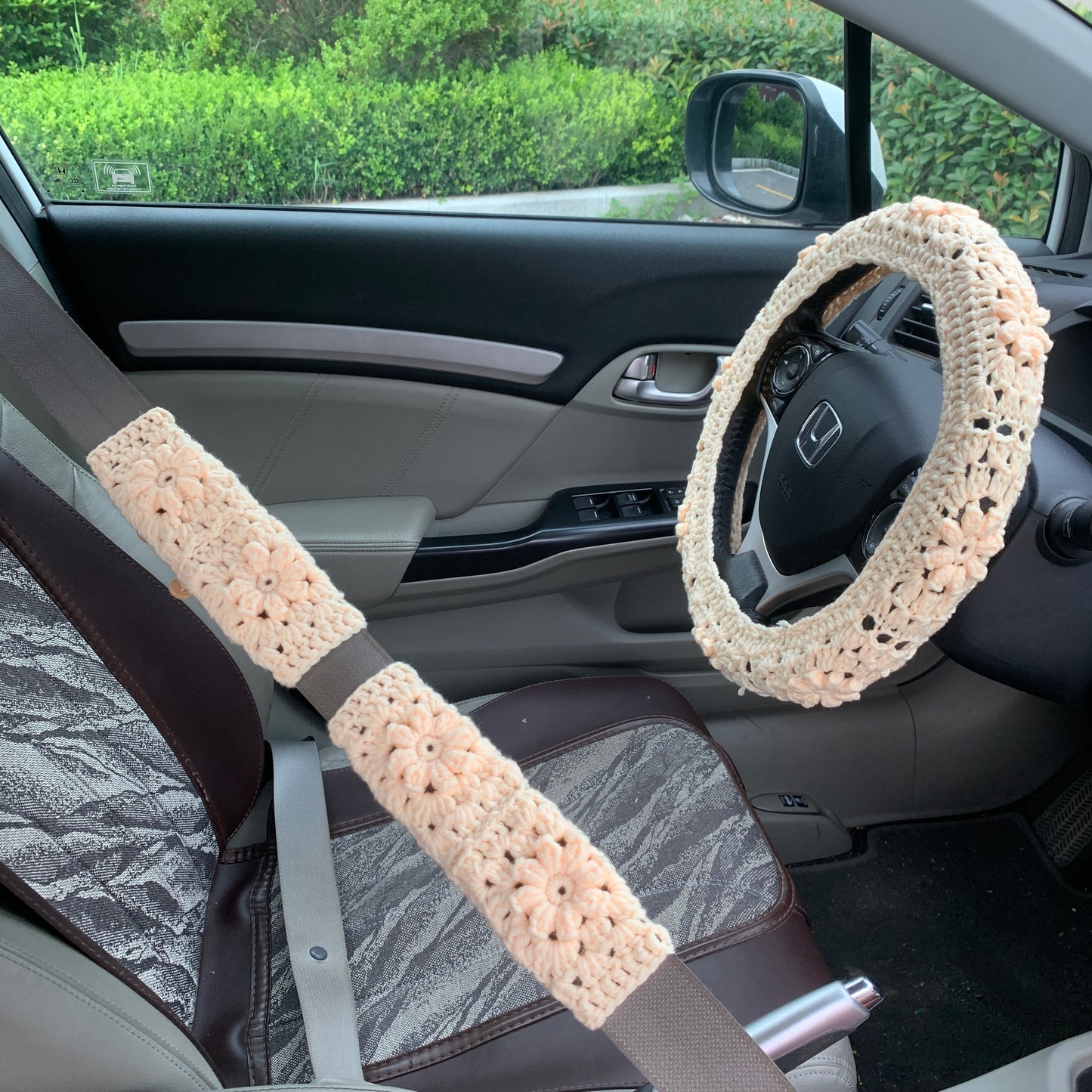 Handmade Steering Wheel Cover for women, cute daisy flower seat belt Cover, Crochet kawaii Car interior Accessories decorations