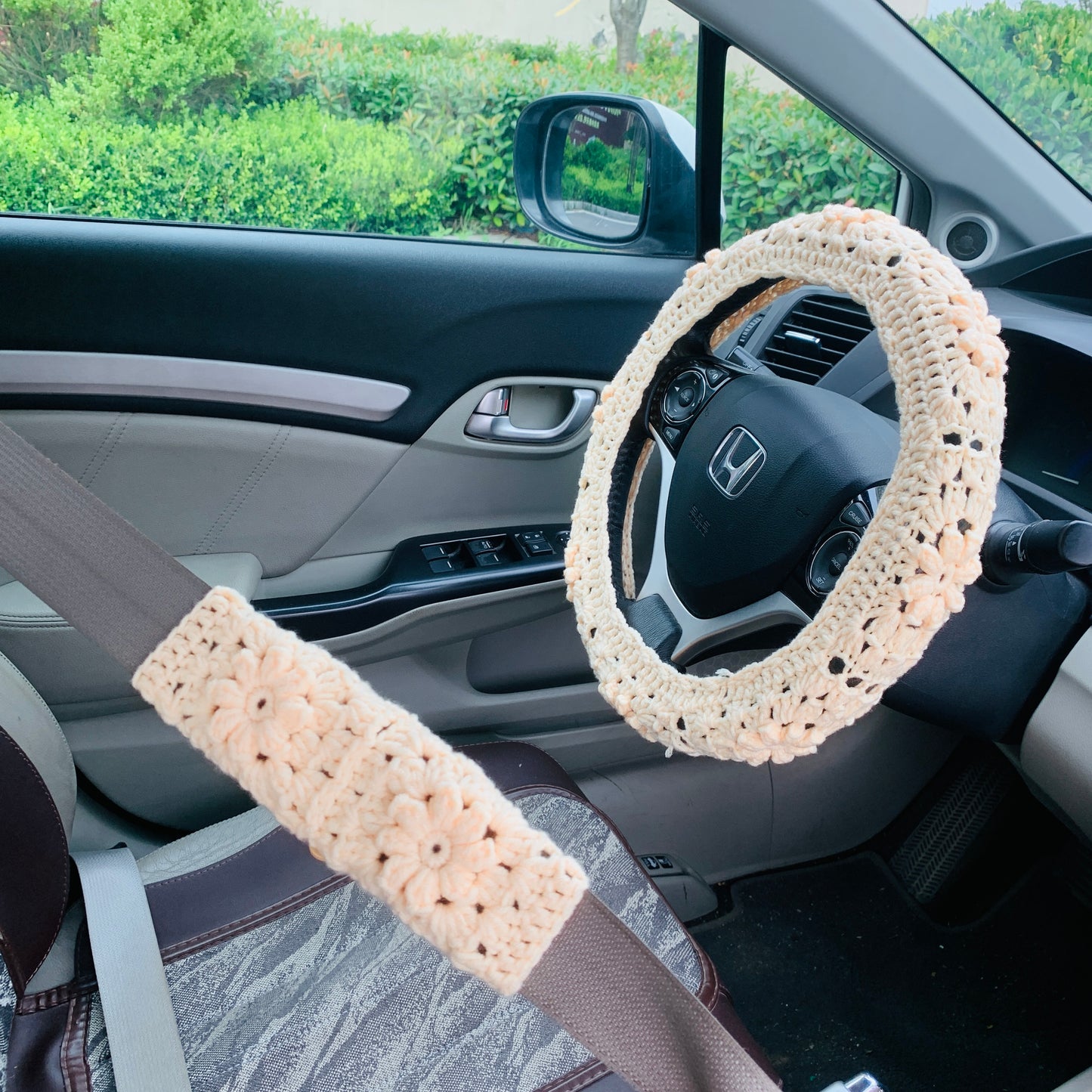 Handmade Steering Wheel Cover for women, cute daisy flower seat belt Cover, Crochet kawaii Car interior Accessories decorations