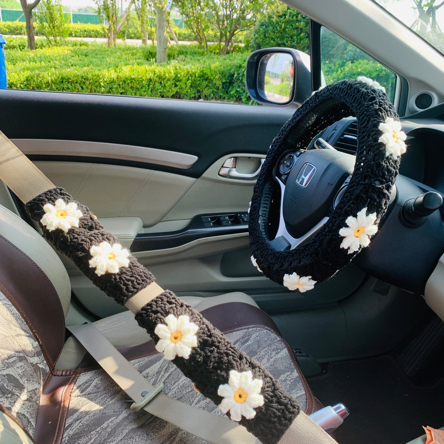 Handmade Crochet handmade Steering Wheel Cover for women, cute daisy flower seat belt Cover, kawaii Car interior Accessories decorations