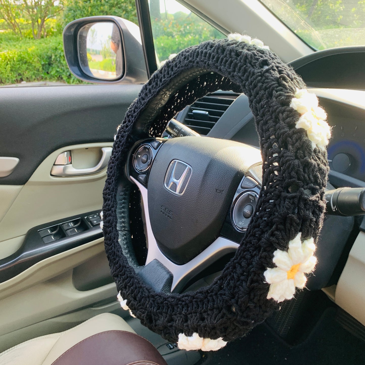 Handmade Crochet handmade Steering Wheel Cover for women, cute daisy flower seat belt Cover, kawaii Car interior Accessories decorations