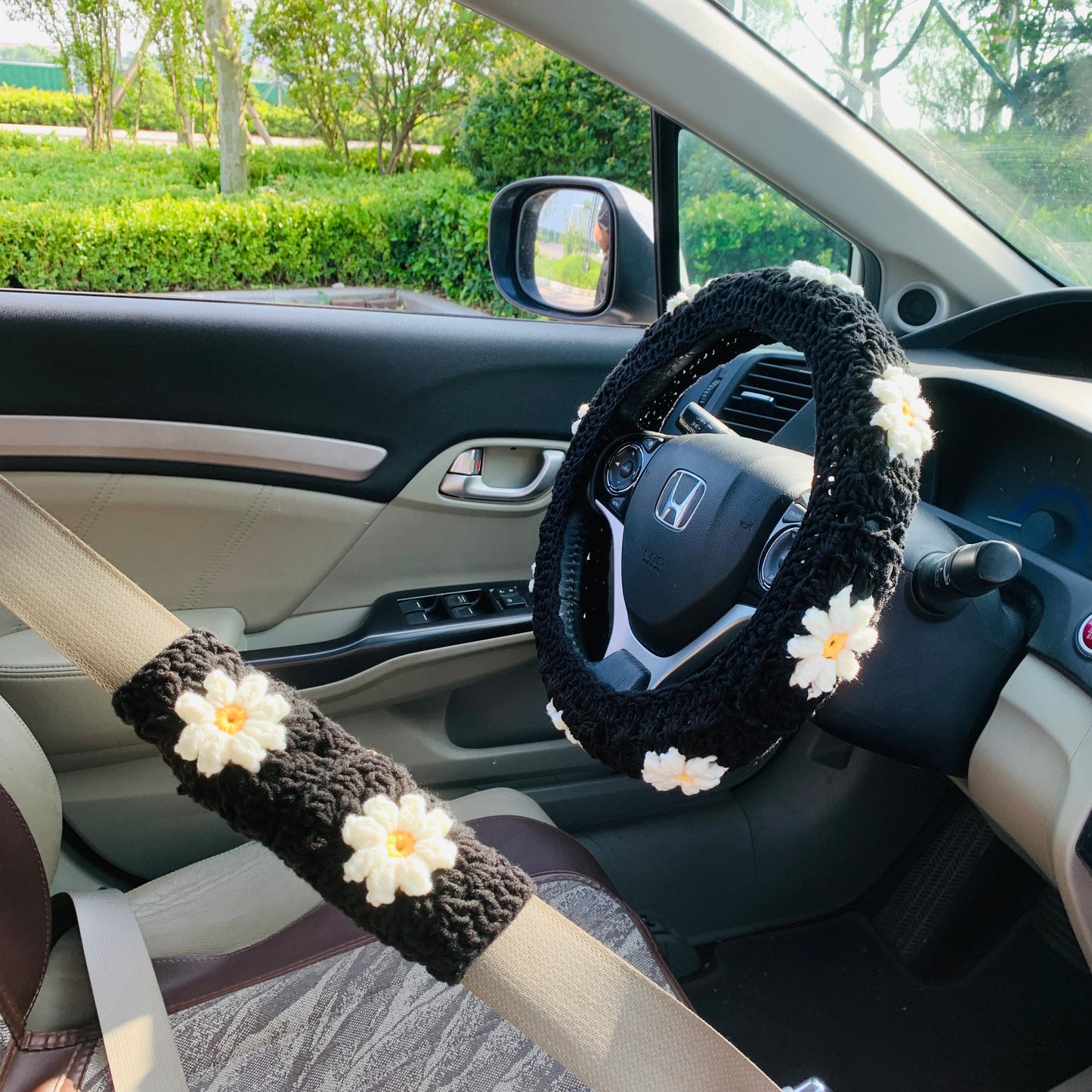 Handmade Crochet handmade Steering Wheel Cover for women, cute daisy flower seat belt Cover, kawaii Car interior Accessories decorations