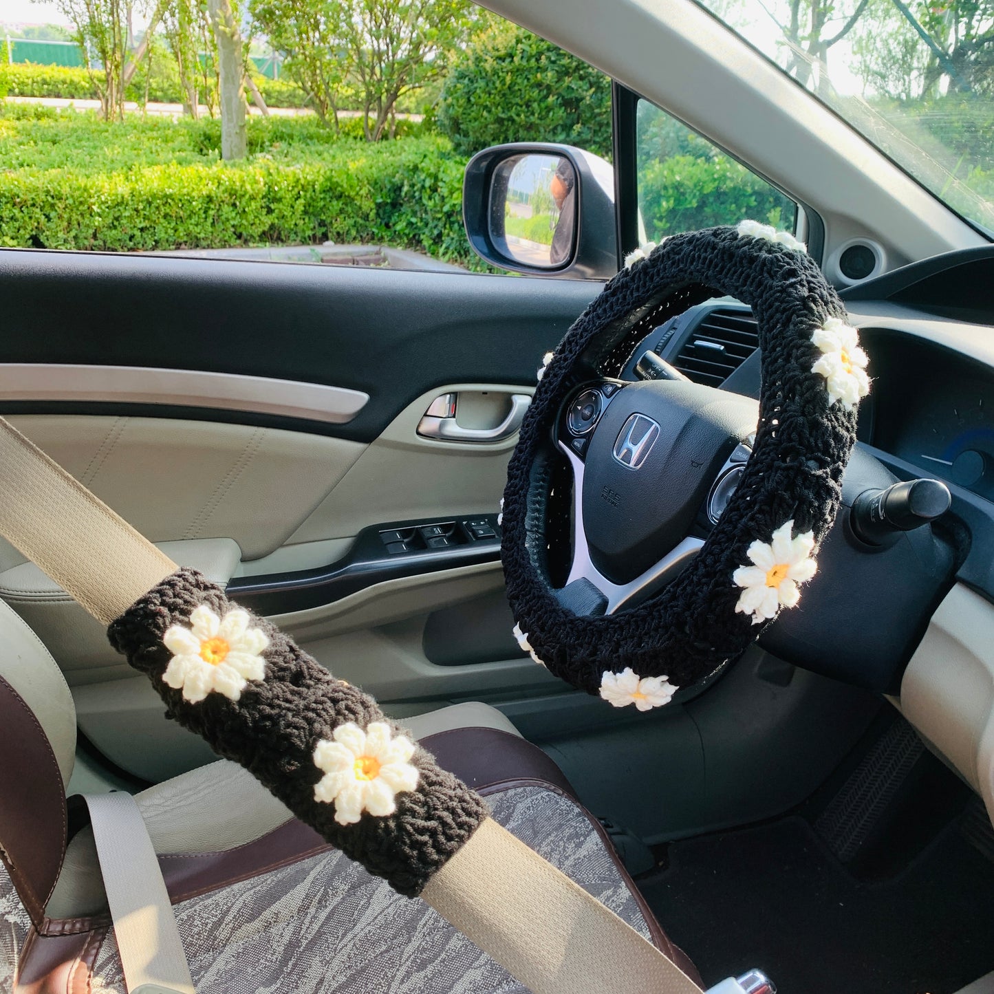 Handmade Crochet handmade Steering Wheel Cover for women, cute daisy flower seat belt Cover, kawaii Car interior Accessories decorations