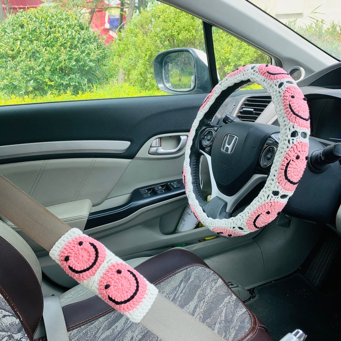 Steering Wheel Cover for women, Crochet cute pink Smiley face flower seat belt Cover, Car Accessories decorations