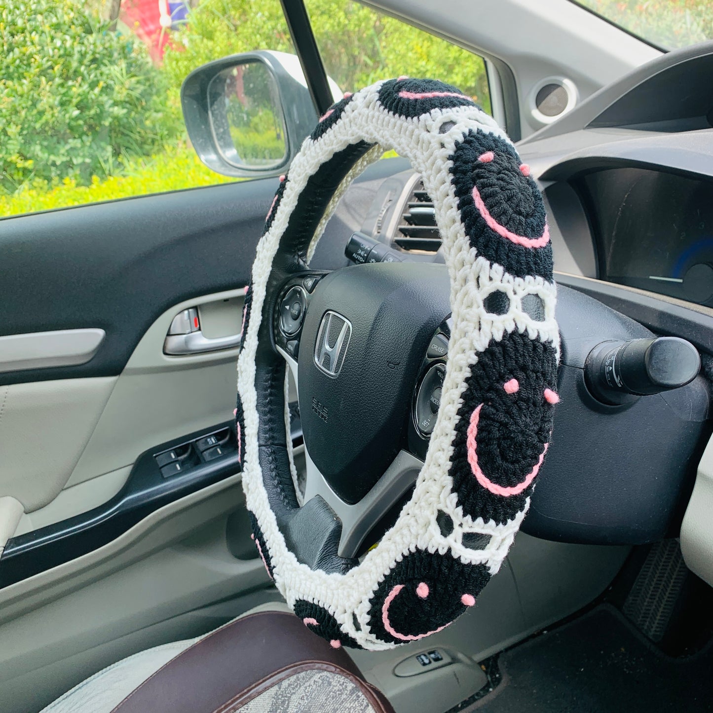 Steering Wheel Cover for women, Crochet White Black Smiley face seat belt Cover, Car Accessories decorations