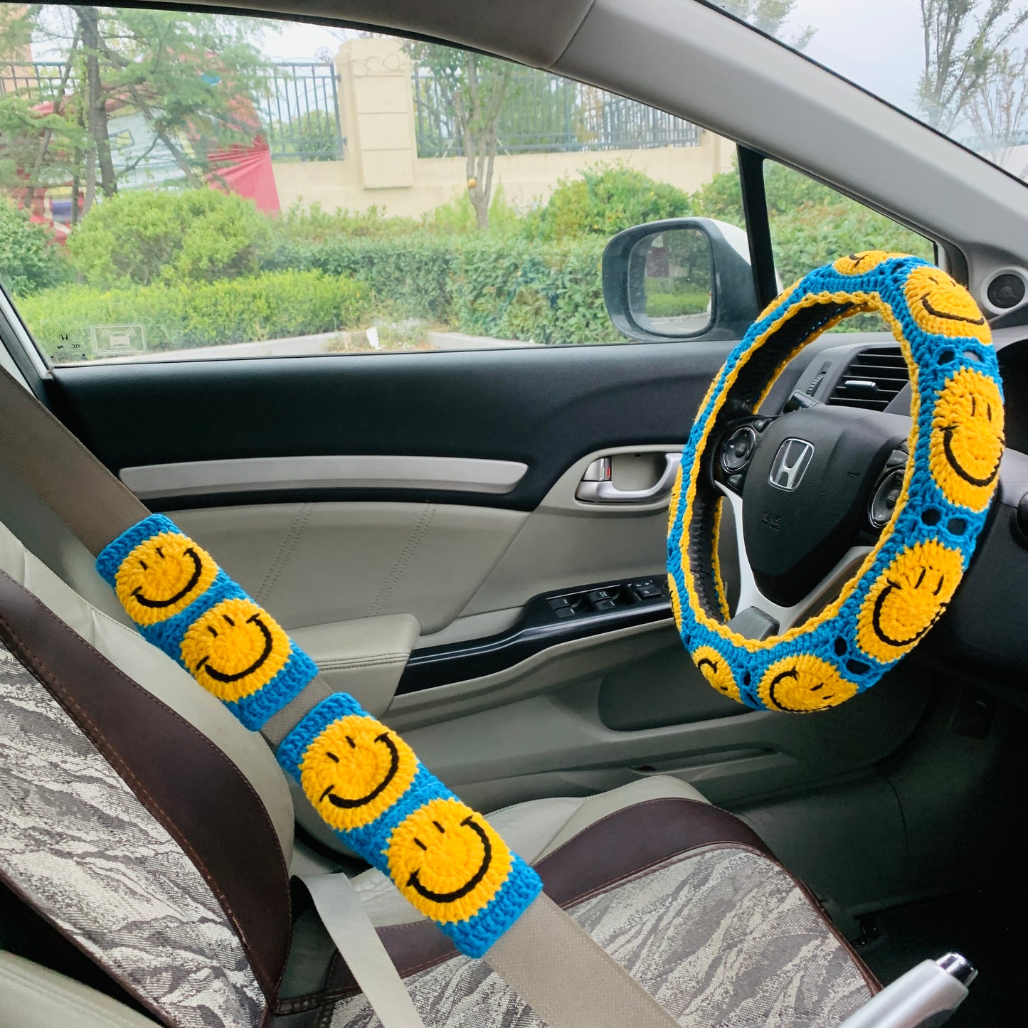 Handmade crochet smiley face Steering Wheel Cover for women, cute daisy flower seat belt Cover, Car interior Accessories decorations