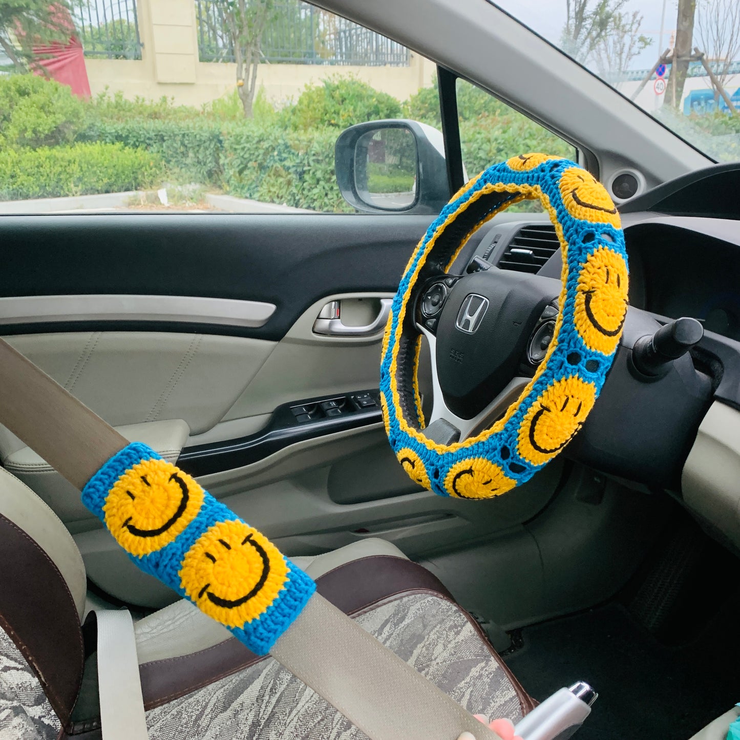 Handmade crochet smiley face Steering Wheel Cover for women, cute daisy flower seat belt Cover, Car interior Accessories decorations