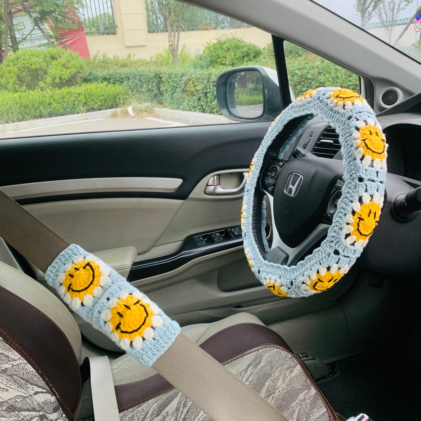 Handmade crochet cute smiley face Steering Wheel Cover for women,daisy flower seat belt Cover, Car interior Accessories decorations car gift