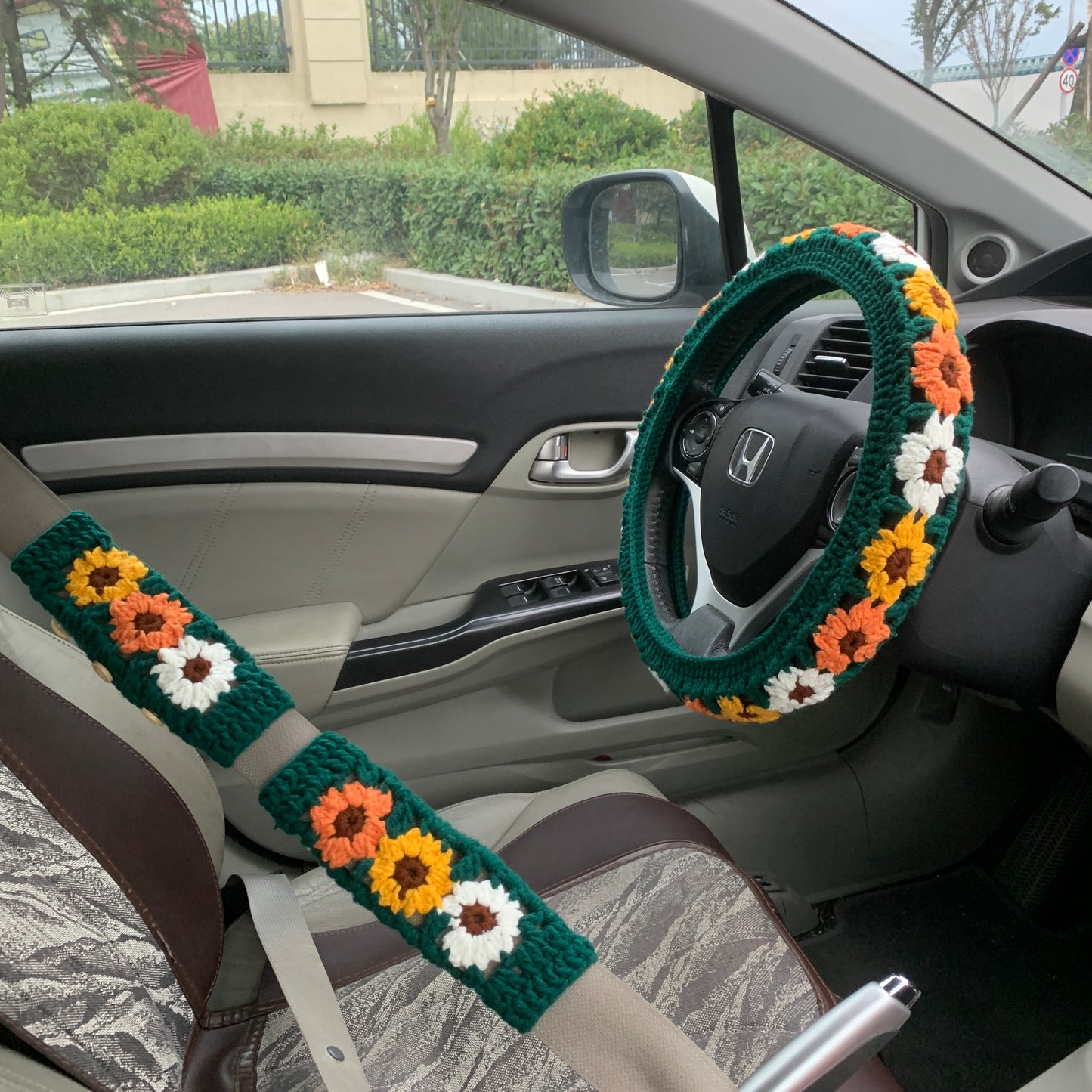 Handmade crochet Steering Wheel Cover for women, cute daisy flower seat belt Cover, Car interior Accessories decorations