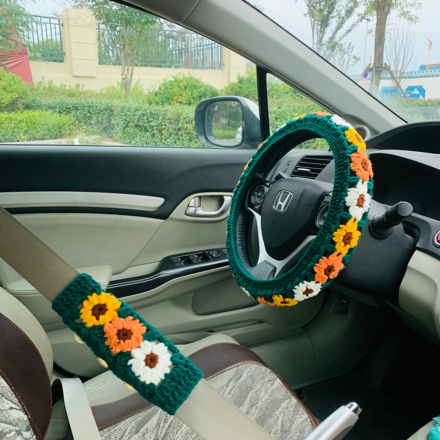 Handmade crochet Steering Wheel Cover for women, cute daisy flower seat belt Cover, Car interior Accessories decorations