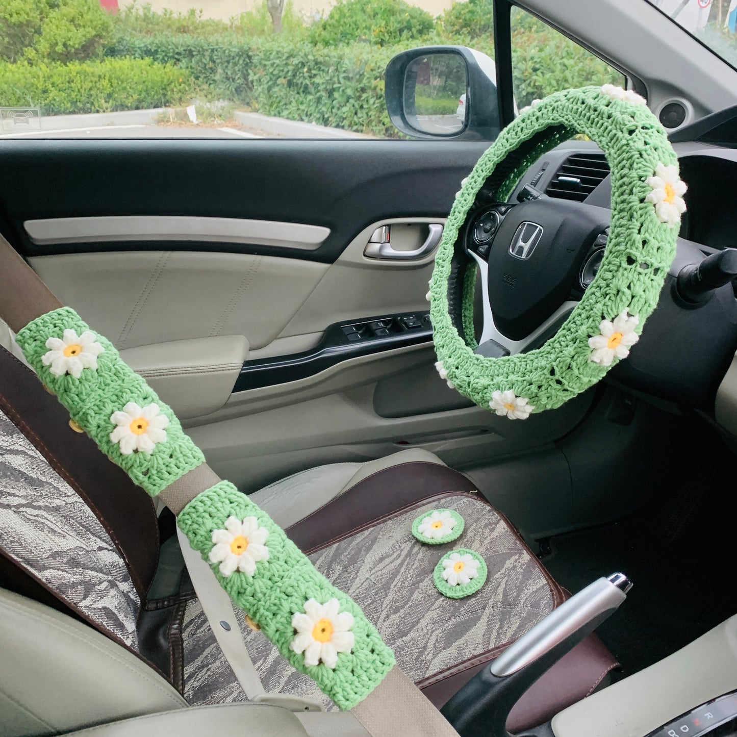 Handmade crochet Steering Wheel Cover for women, cute daisy flower seat belt Cover, Car interior Accessories decorations