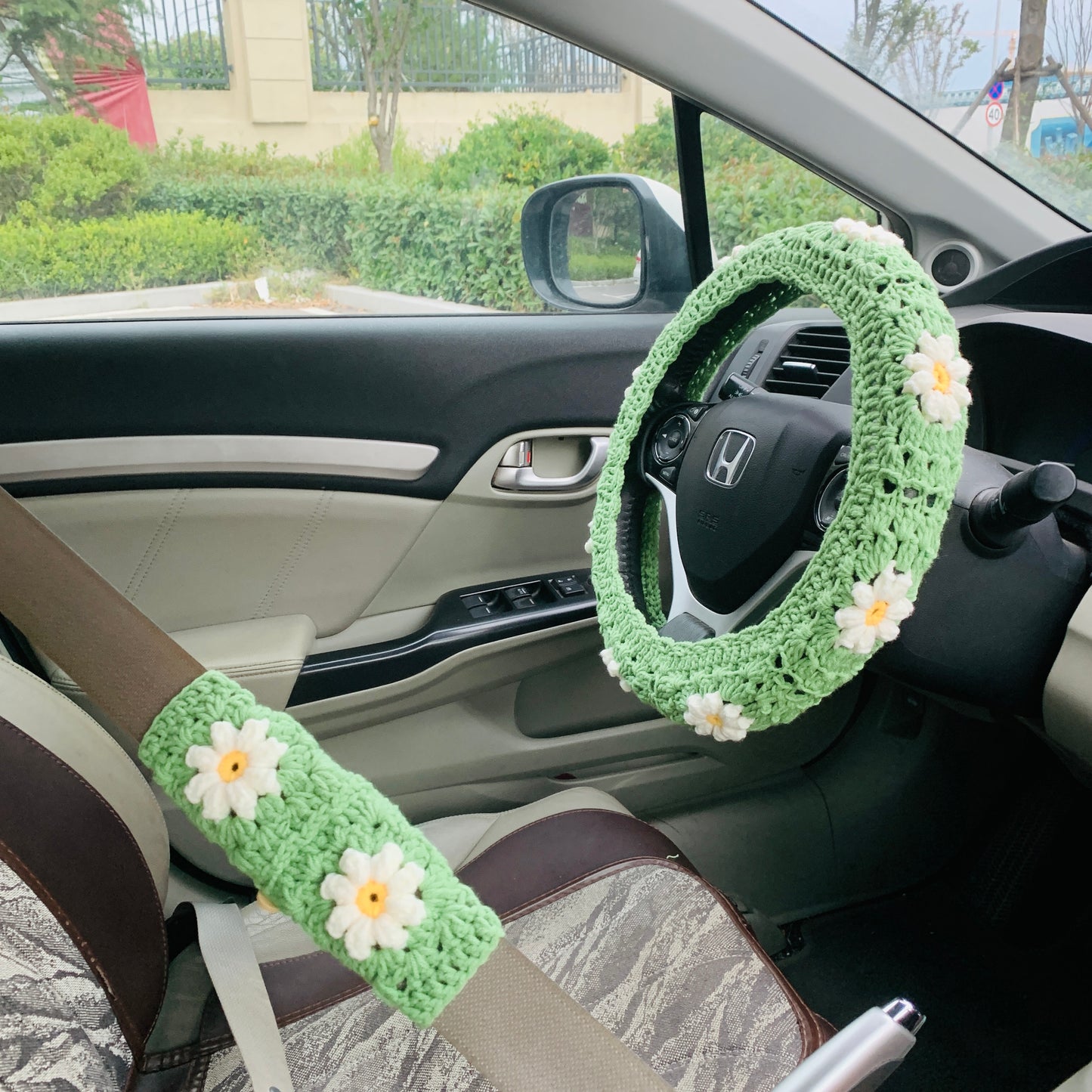 Handmade crochet Steering Wheel Cover for women, cute daisy flower seat belt Cover, Car interior Accessories decorations